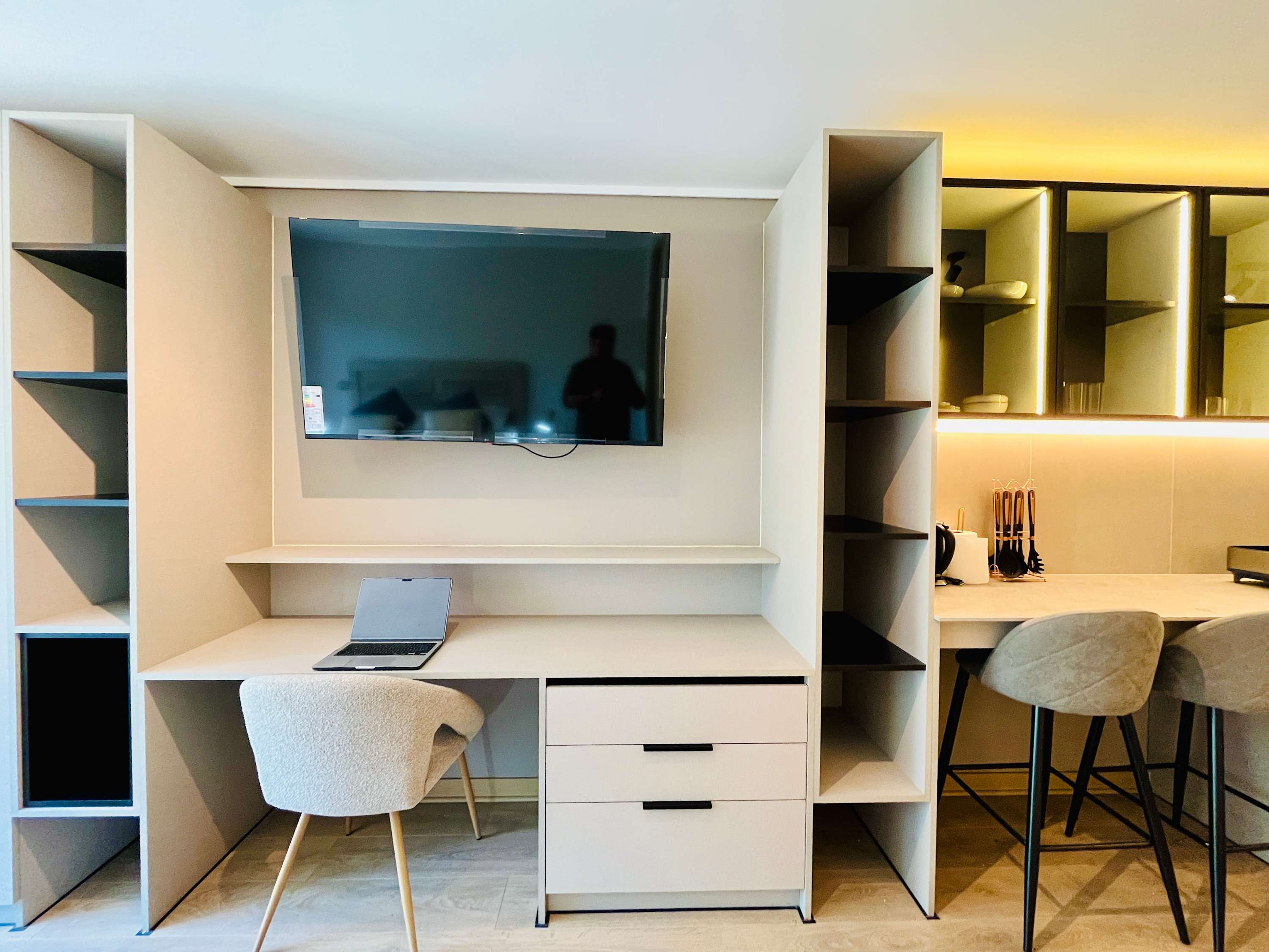 Modern Studio in Prime  | Laundry Rooftop Pool & Gym