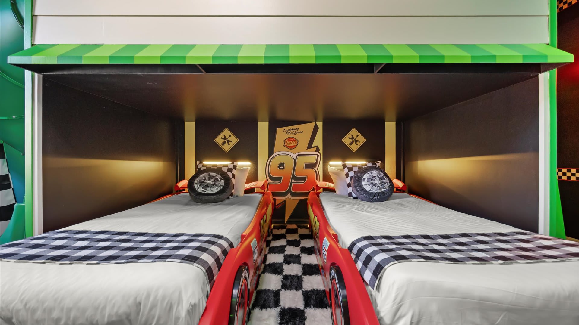 Upstay Epic Windsor Home w Pool Cinema Games | Photo 45