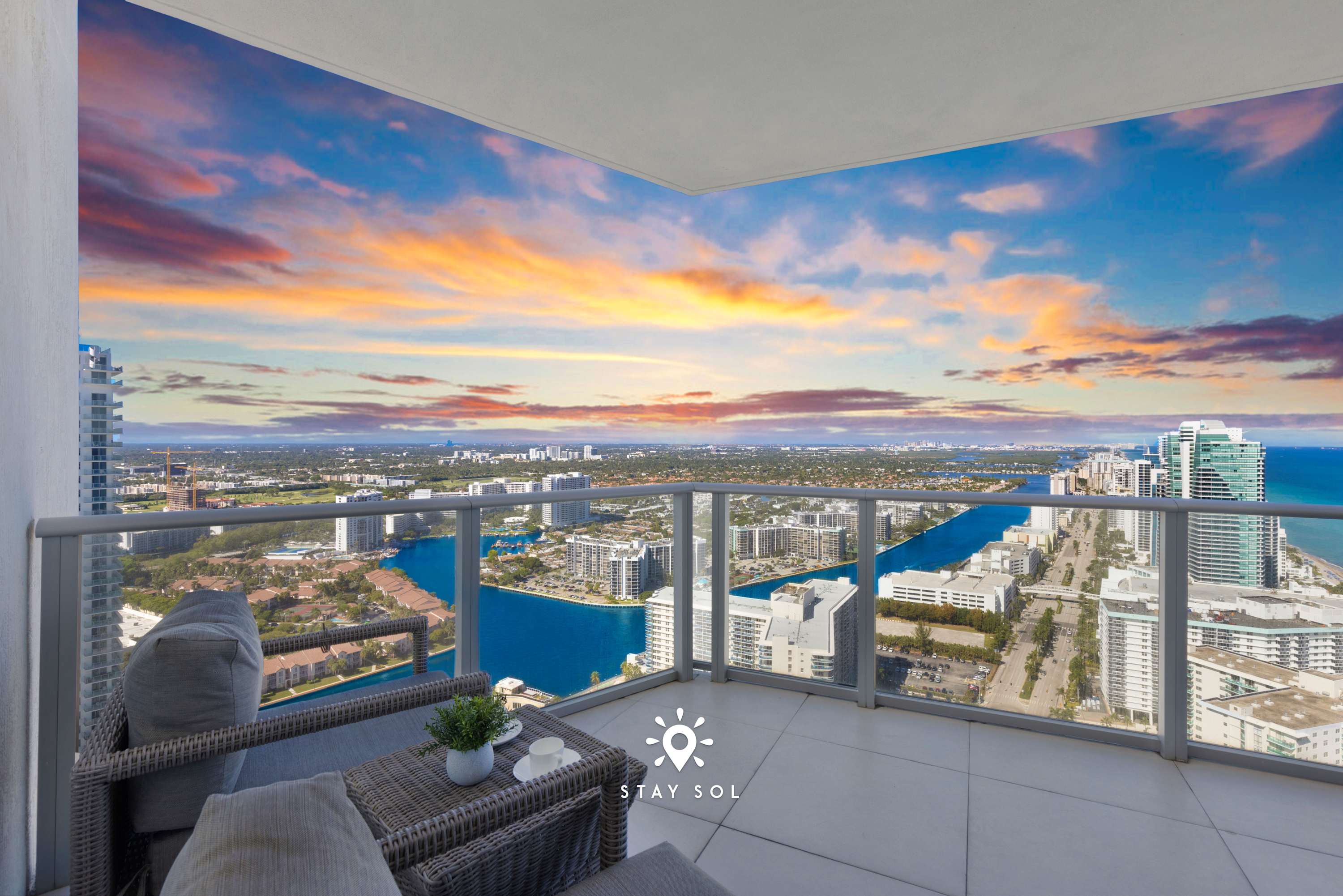 1BR Apt With Ocean View Balcony + Pool & Gym