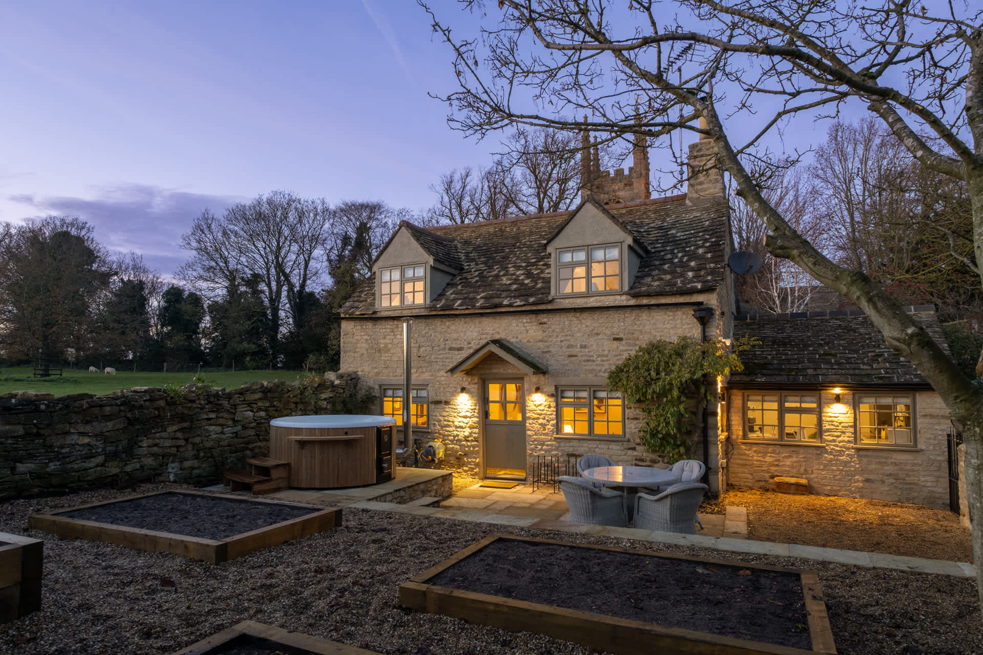 Olive Cottage with Woodfired Hot Tub — Easton on the Hill, England — vacation rental
