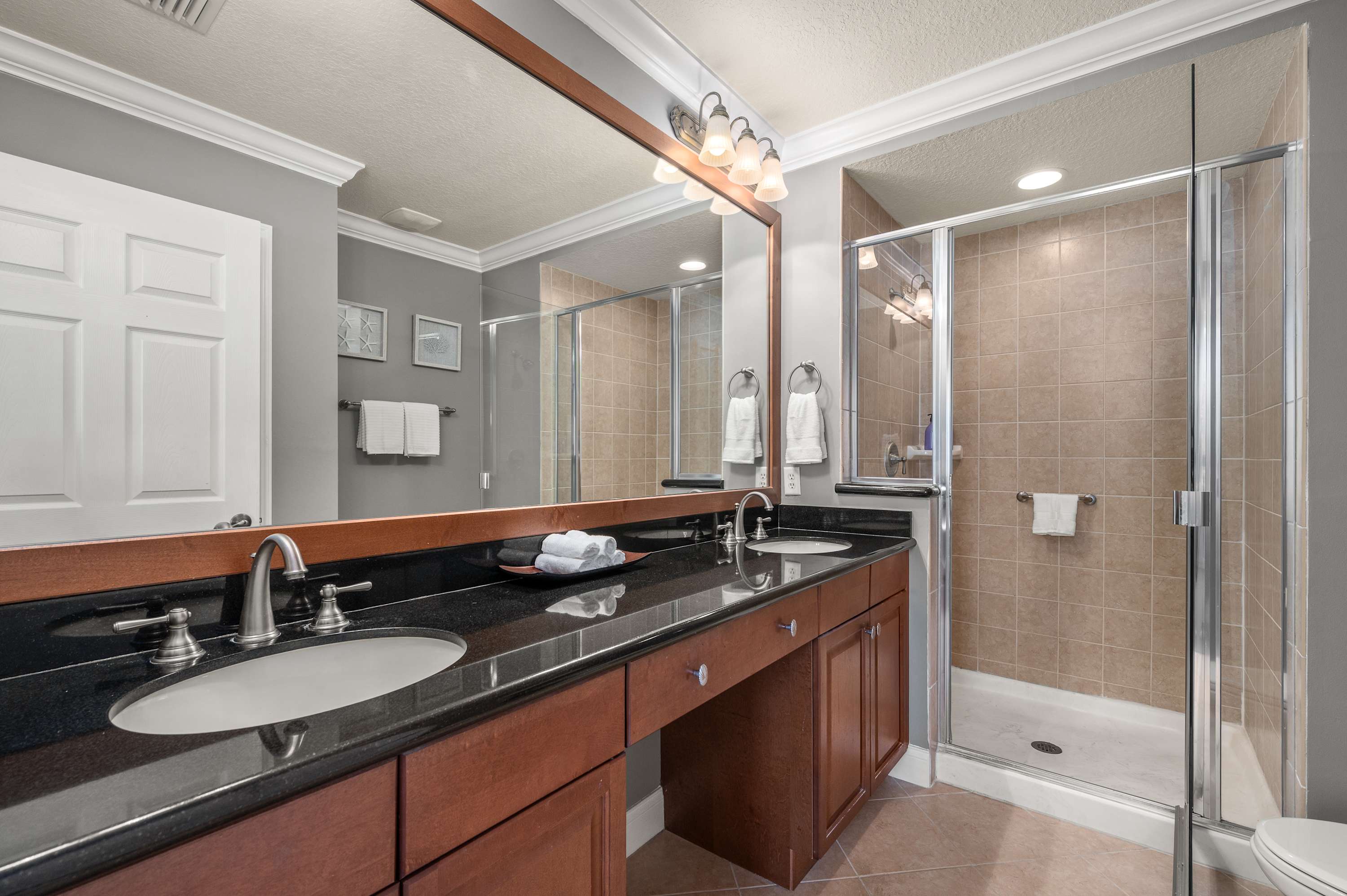 Condo w/ golf course view & balcony