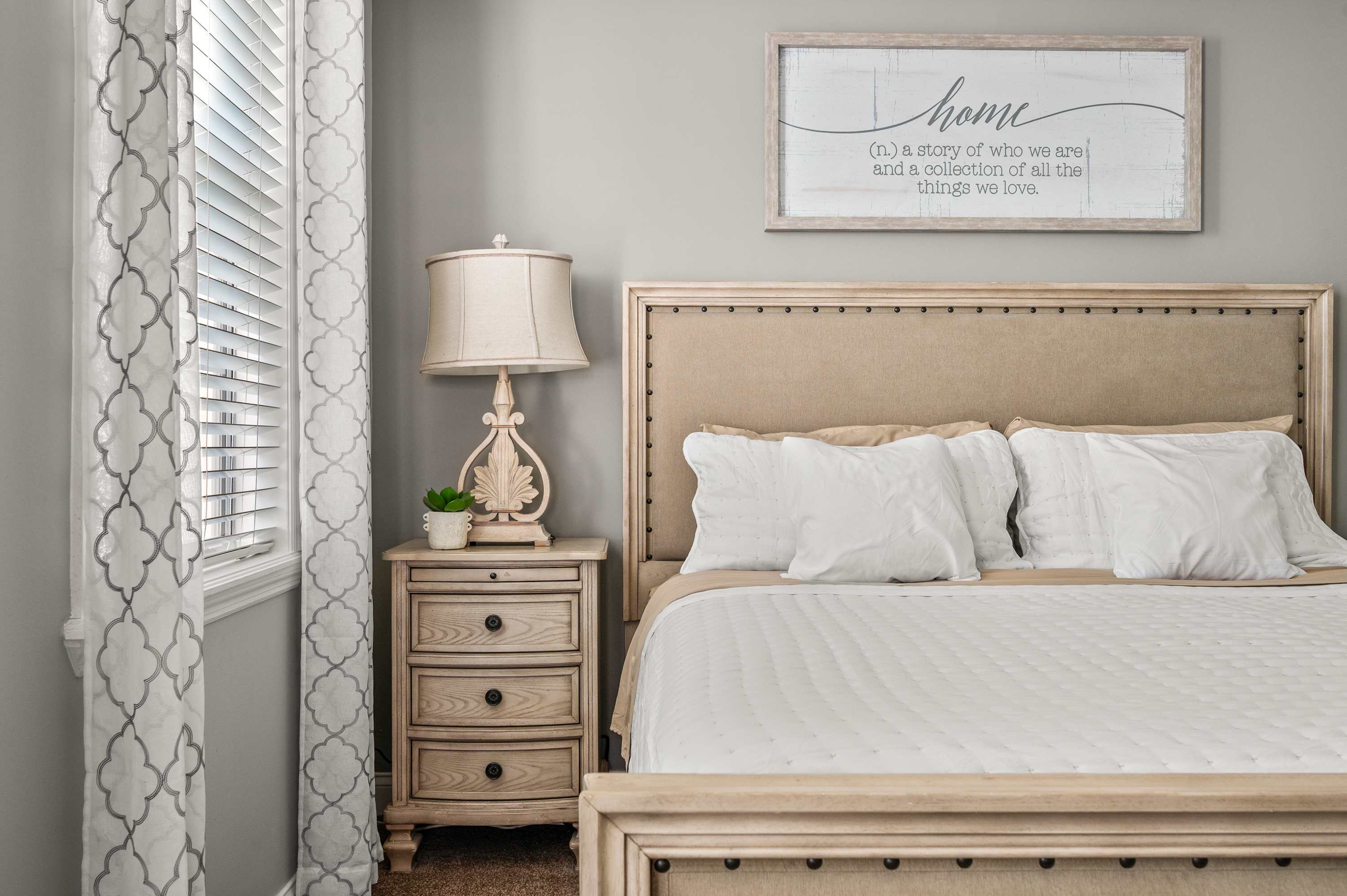 Condo w/ golf course view & balcony