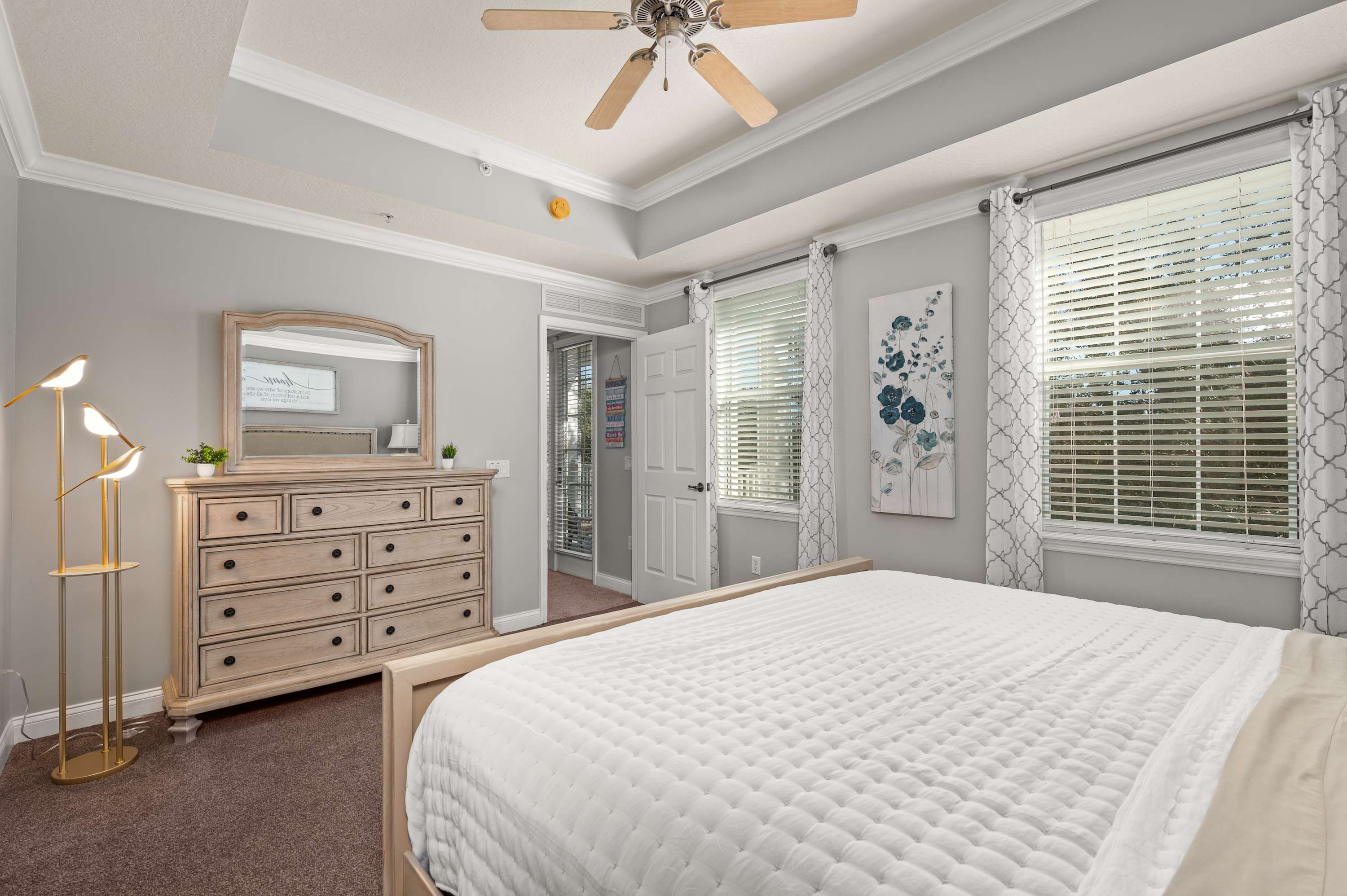 Condo w/ golf course view & balcony