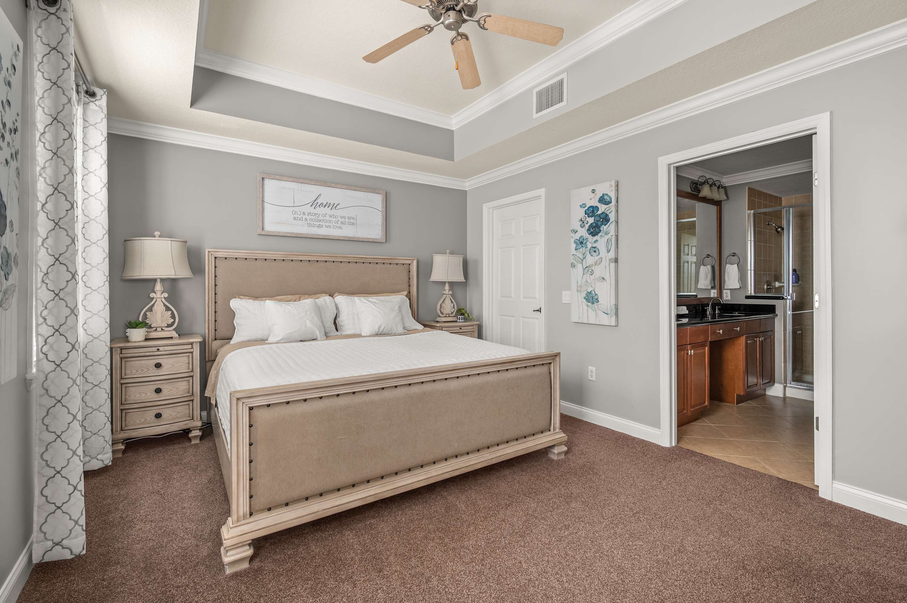 Condo w/ golf course view & balcony