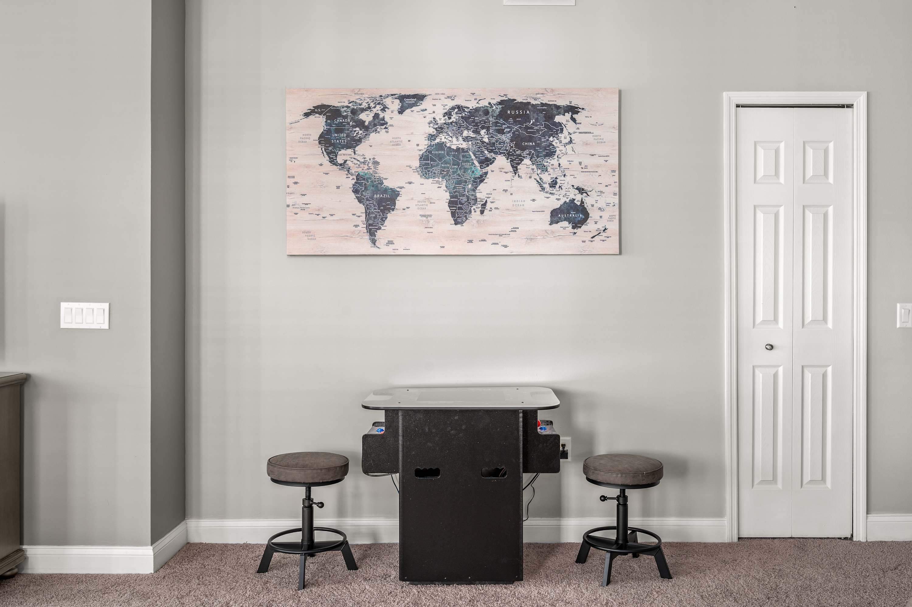 Condo w/ golf course view & balcony