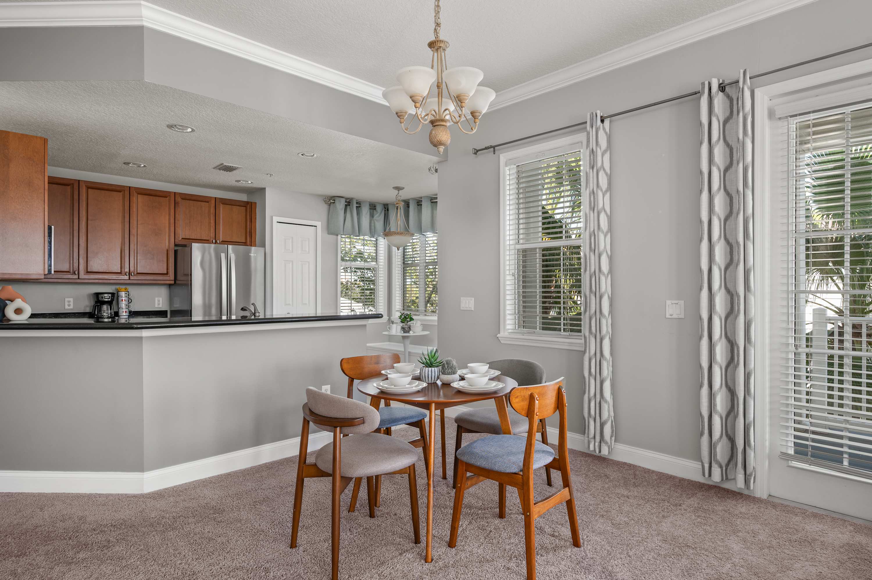 Condo w/ golf course view & balcony