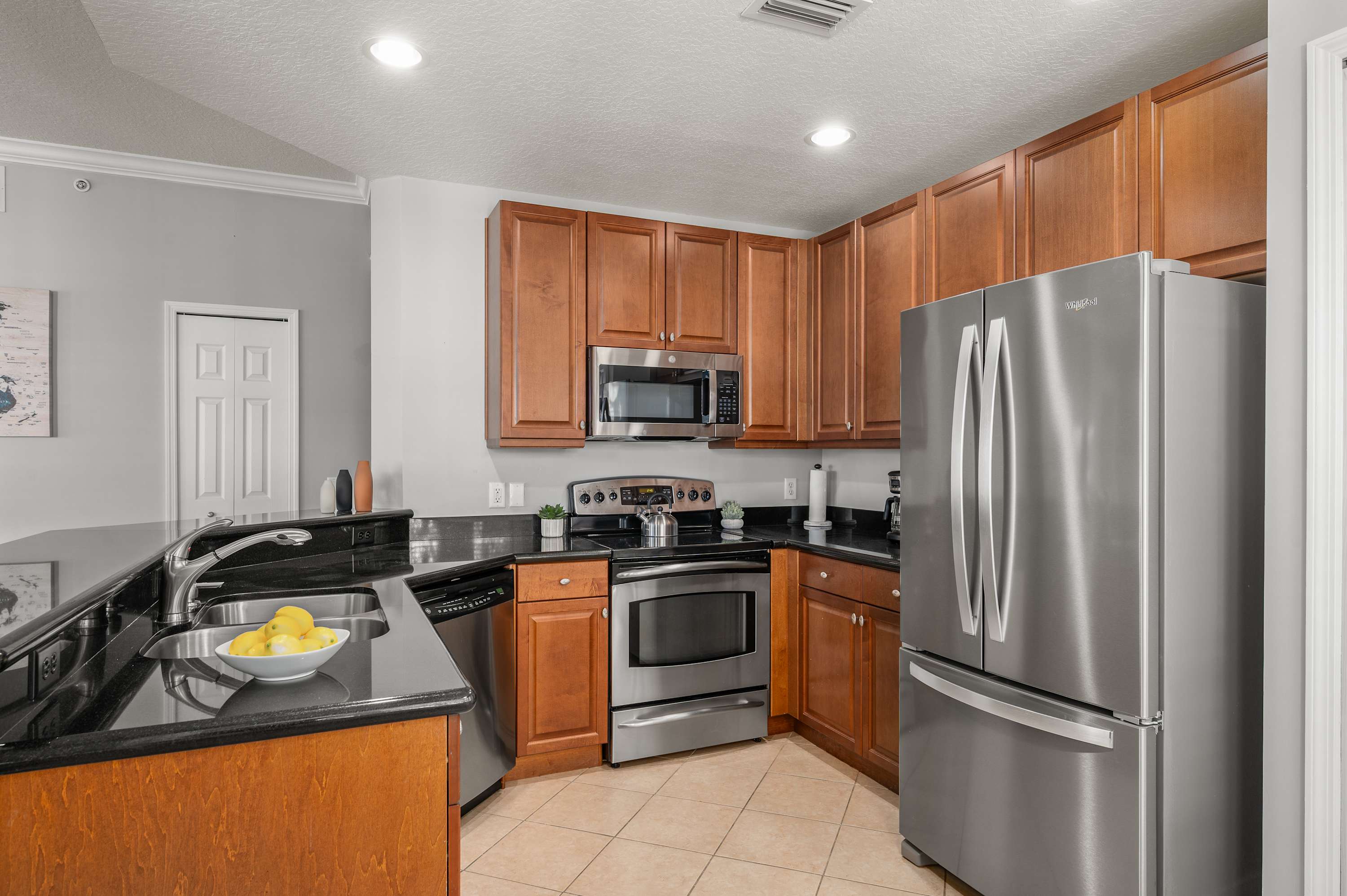 Condo w/ golf course view & balcony