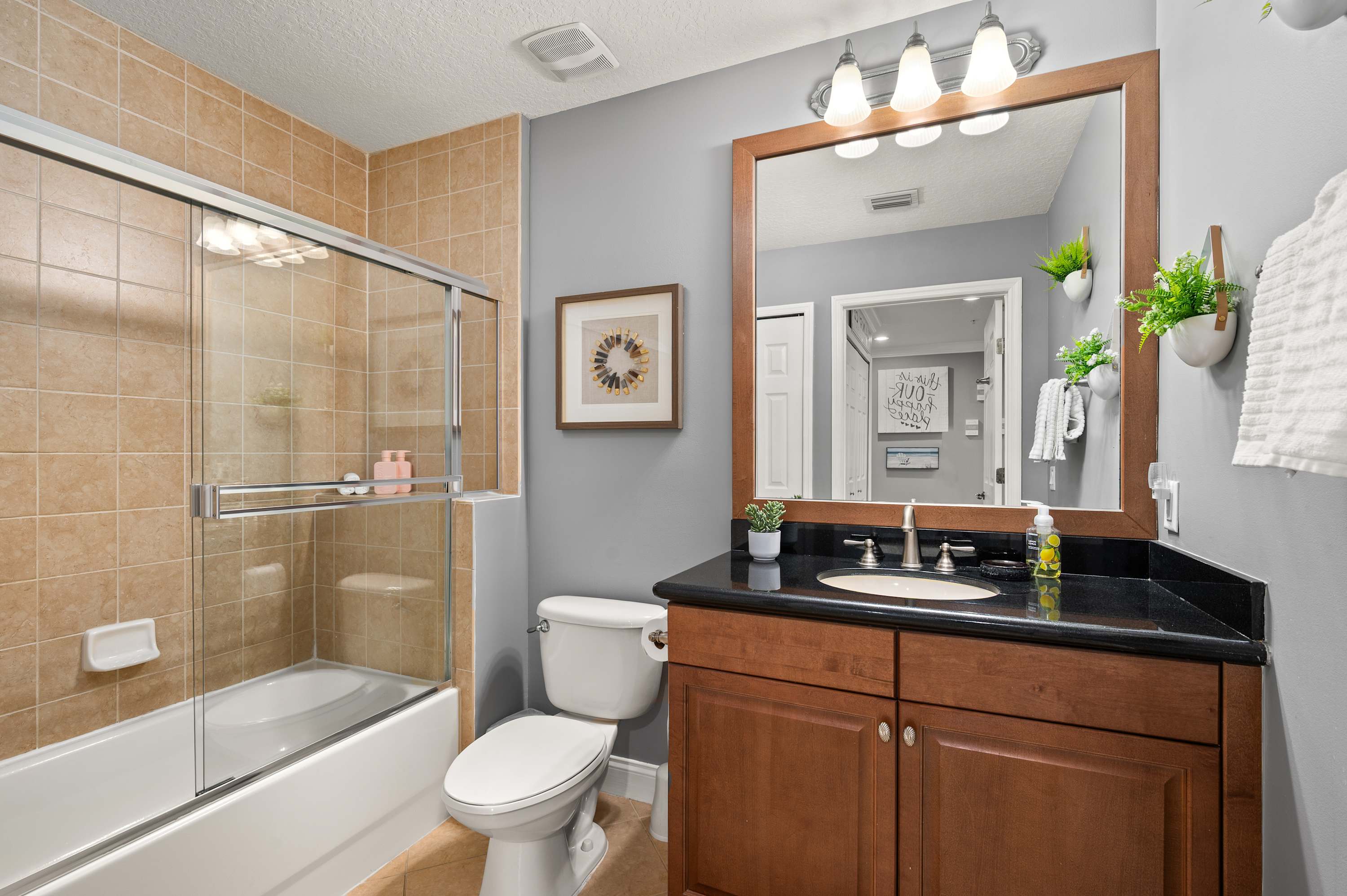 Condo w/ golf course view & balcony