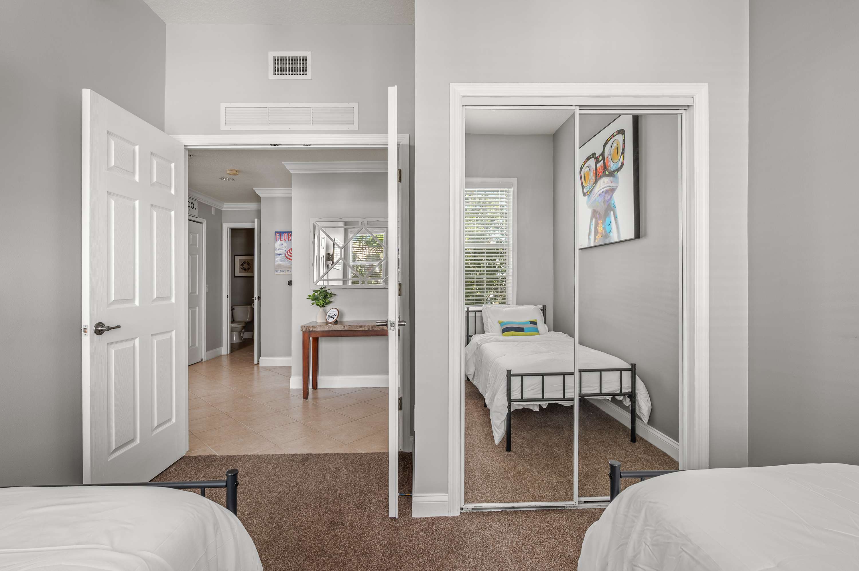 Condo w/ golf course view & balcony