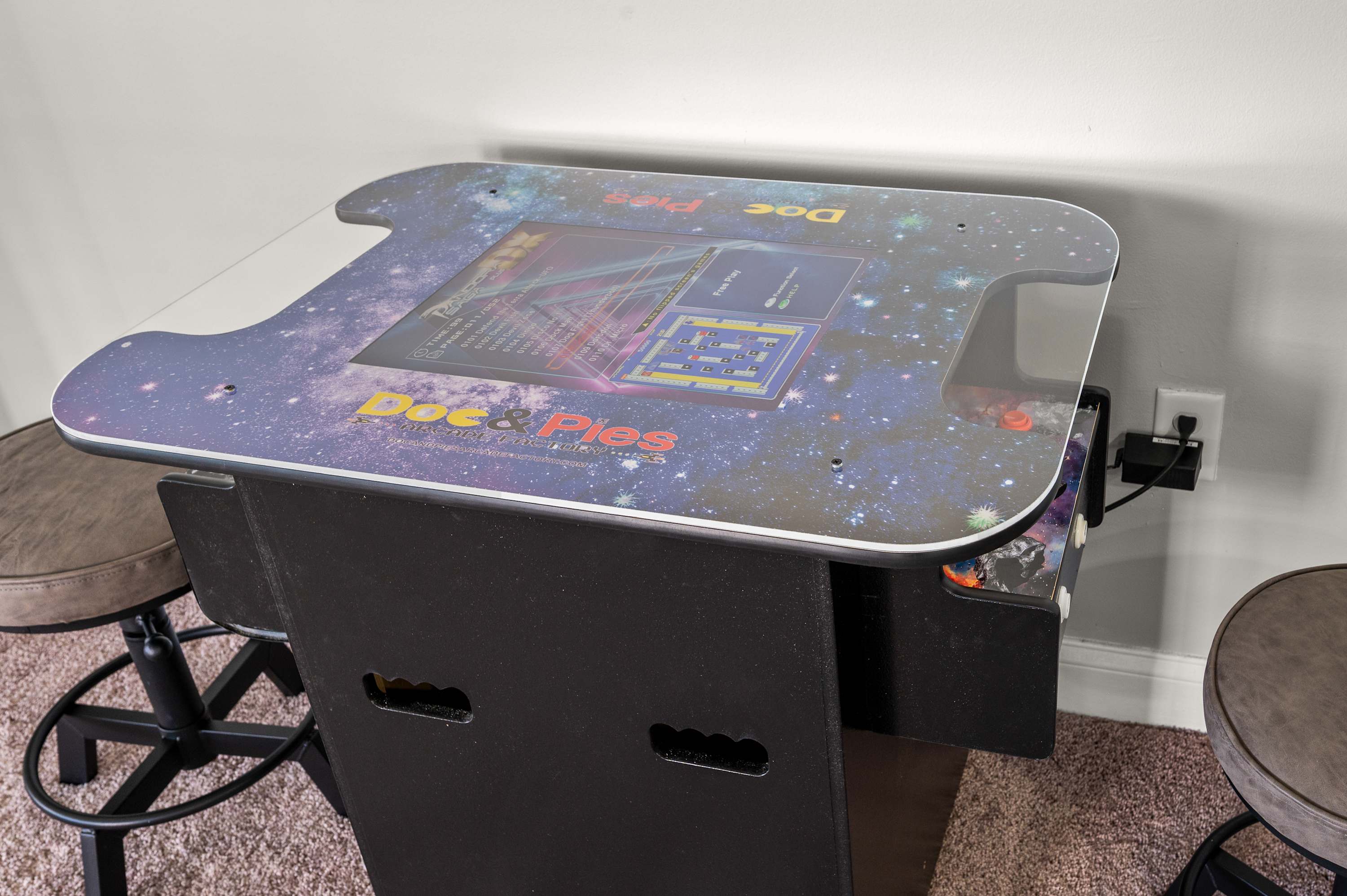 Condo w/ golf course view & balcony