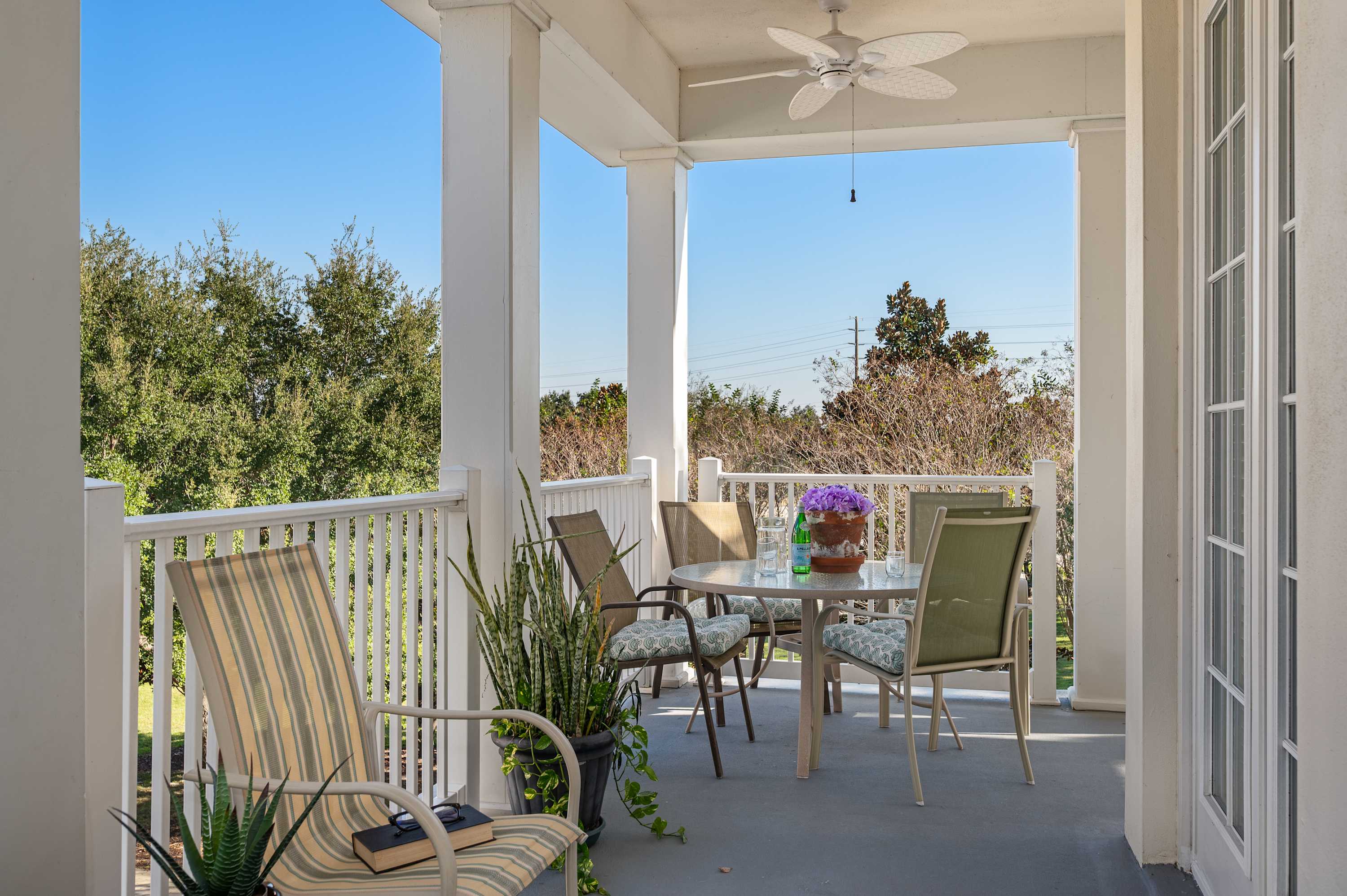 Condo w/ golf course view & balcony