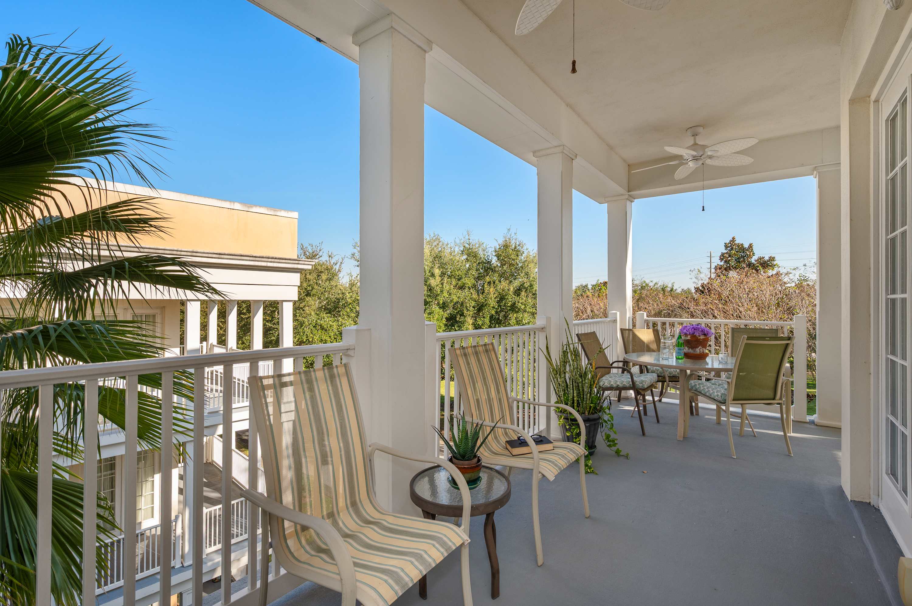 Condo w/ golf course view & balcony