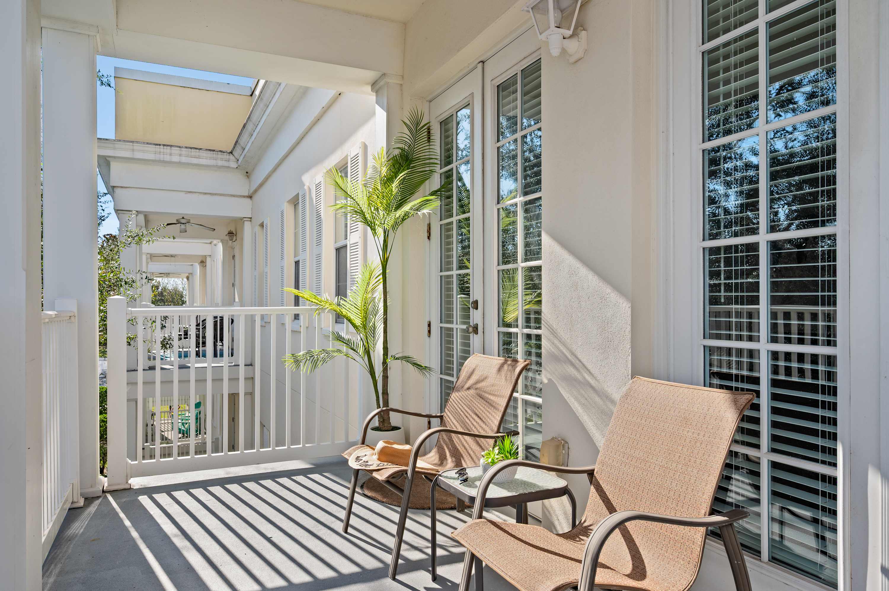 Condo w/ golf course view & balcony