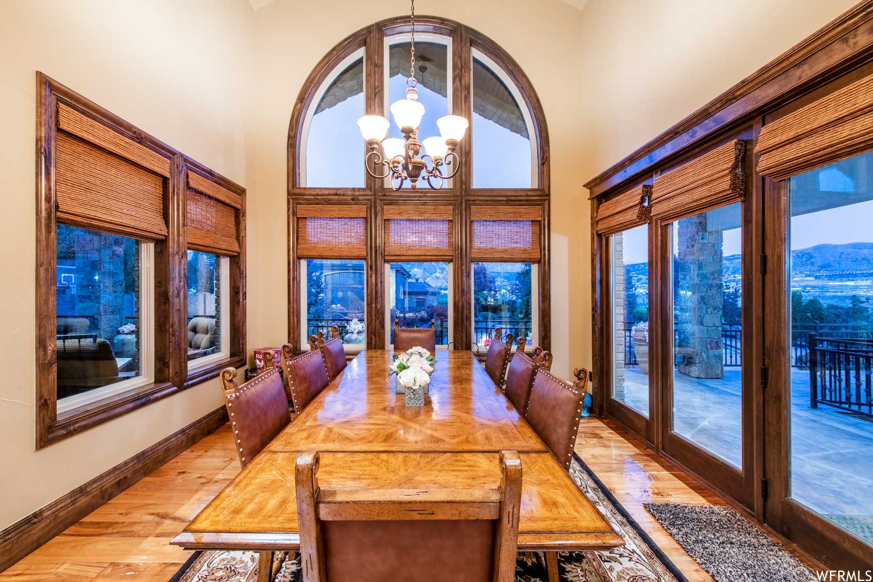 Dining area just off the living room – enjoy meals with the family while taking in the gorgeous views of the valley