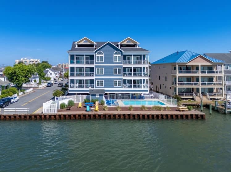 Bayview Grand 102