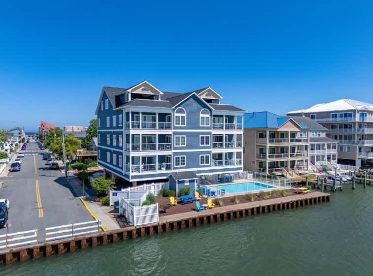 Bayview Grand 102