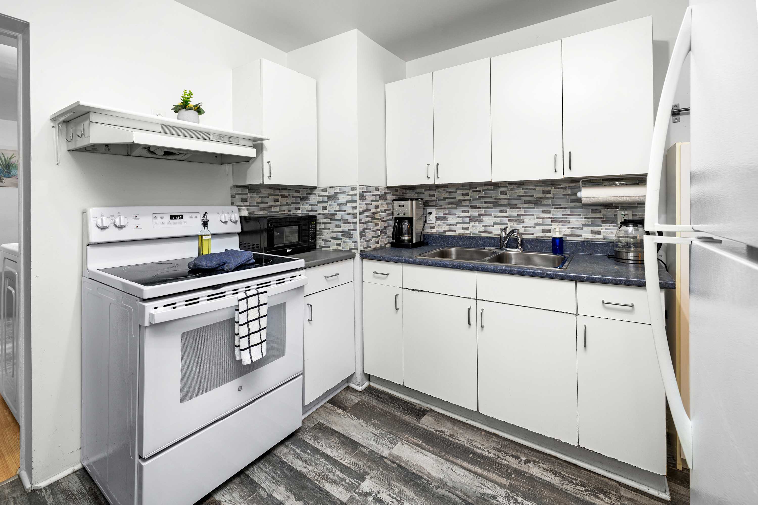 Fully equipped kitchen with cooking essentials.