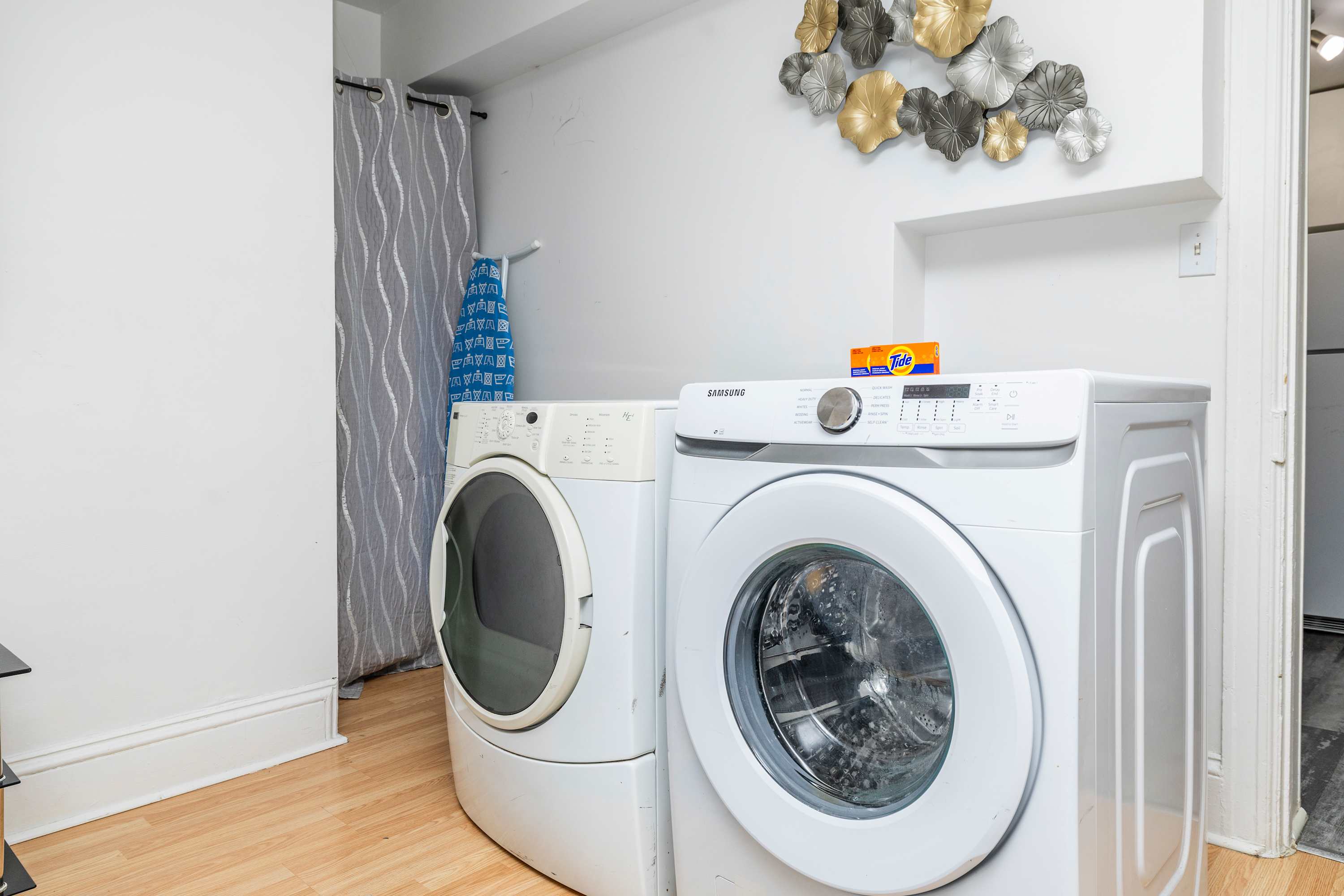 In-suite laundry facilities (washer and dryer)