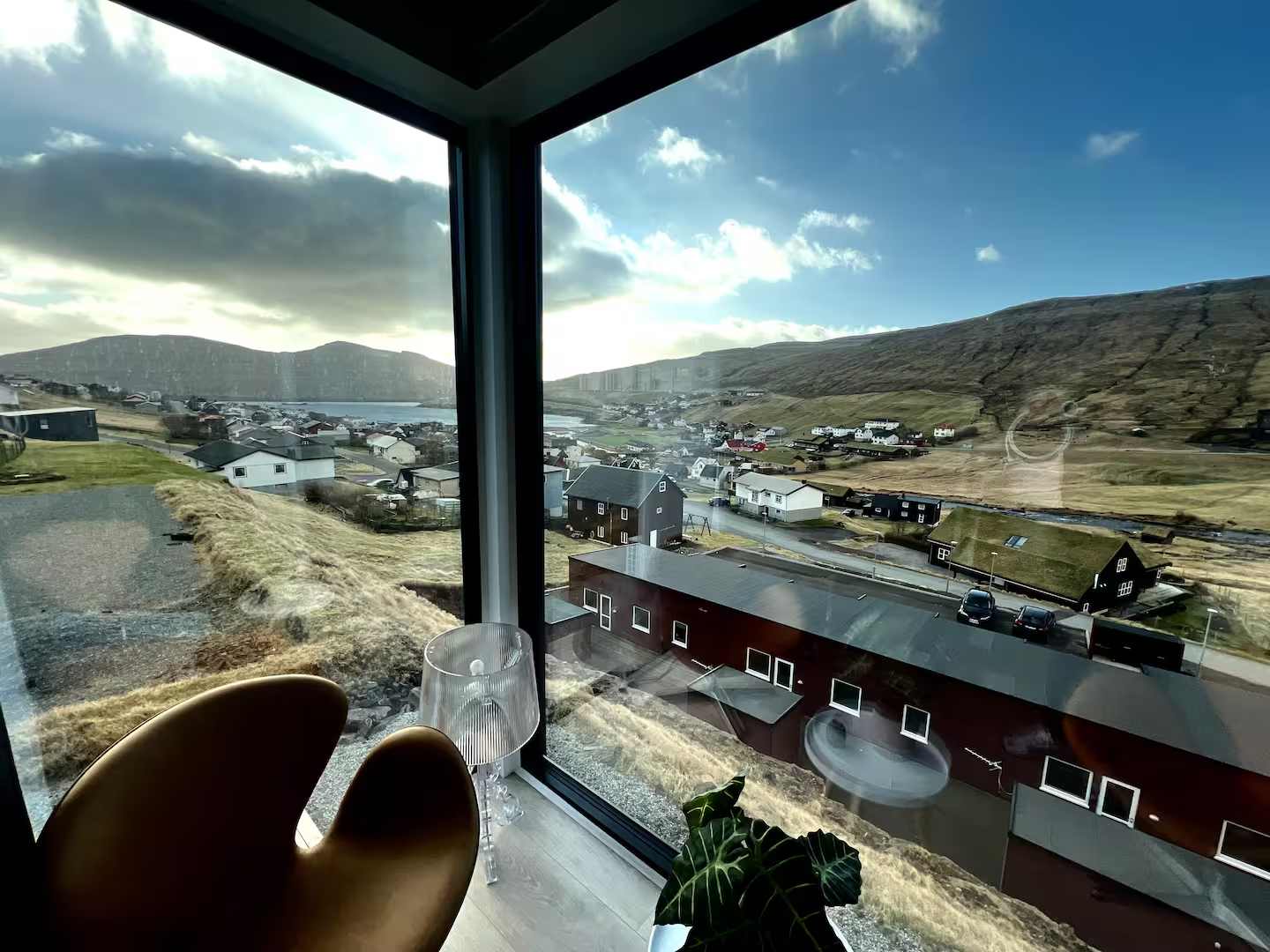 Modern 4BR Luxury Home with Ocean View & Jacuzzi