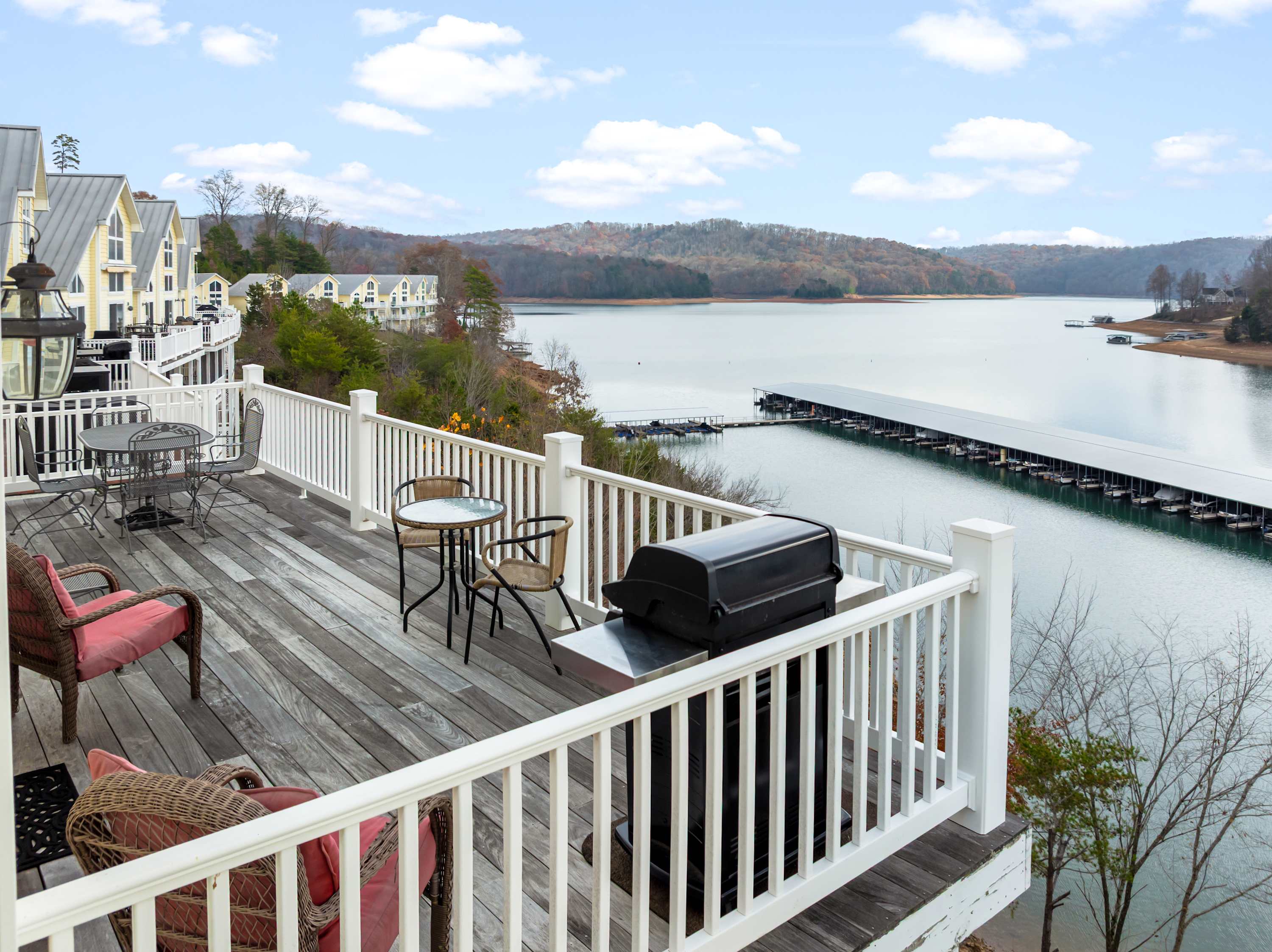 Norris Lake ~ Deerfield Resort ~ Lake Front Villa ~ Sleeps 14 ~ Boat Slip・Pool ~ Drain's Getaway — Norris Lake, TN — vacation rental