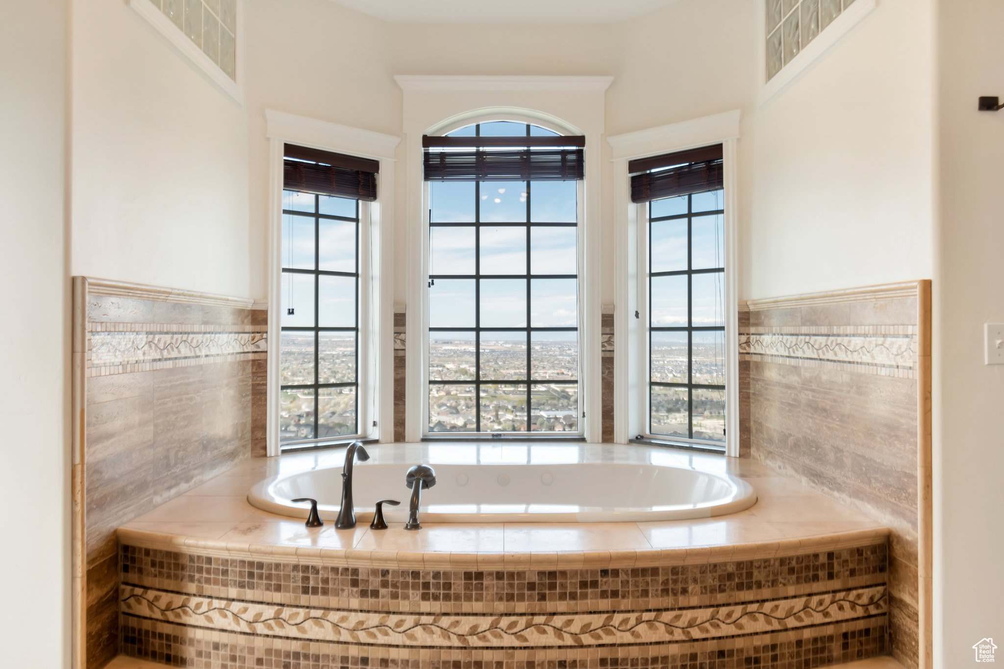 Grand Palace in SLC with Home Theater and Panoramic Views 5