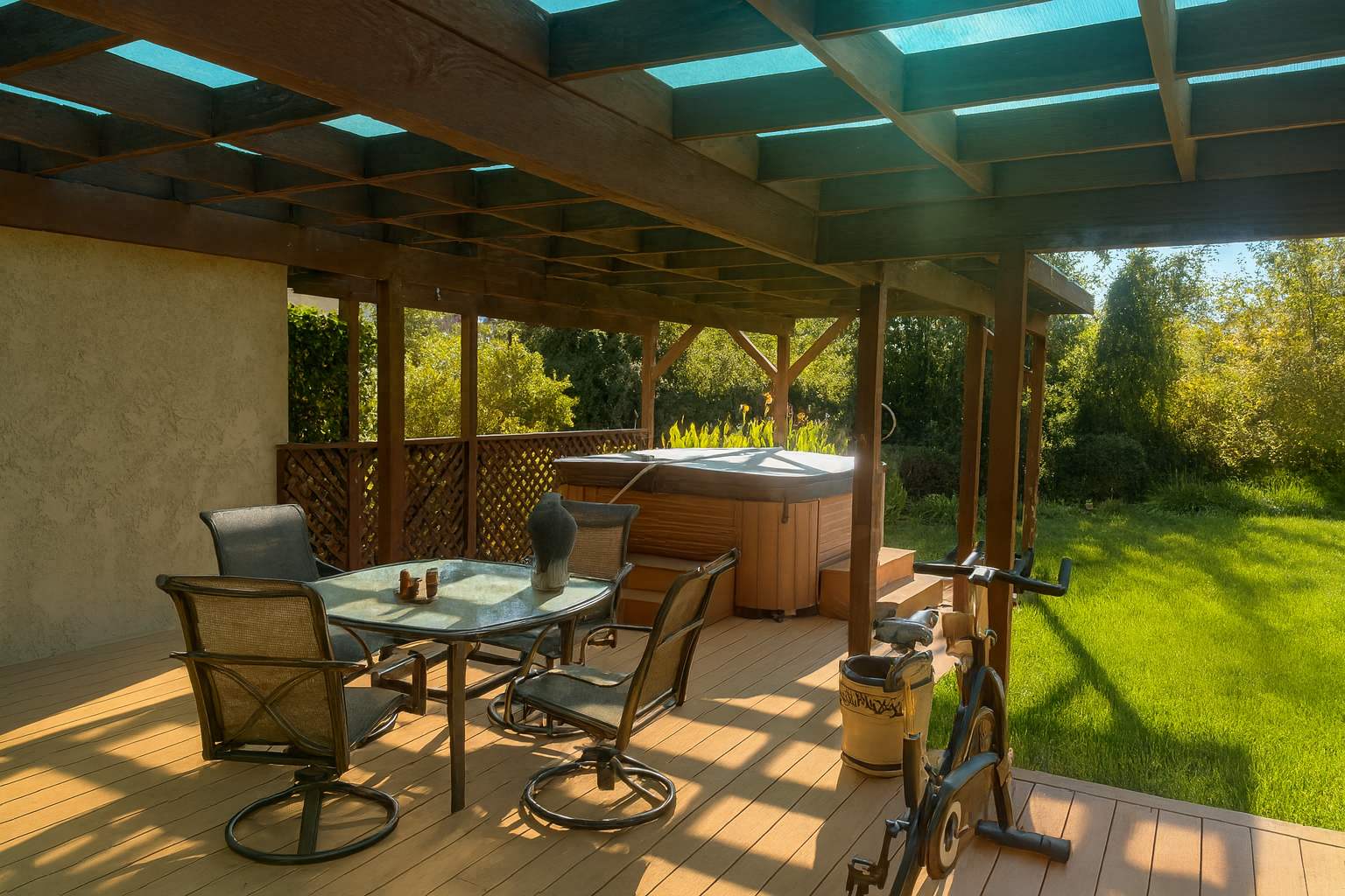 Mid-Century Escape. Hot Tub. Lush Garden. A/C. Bar - Photo 3