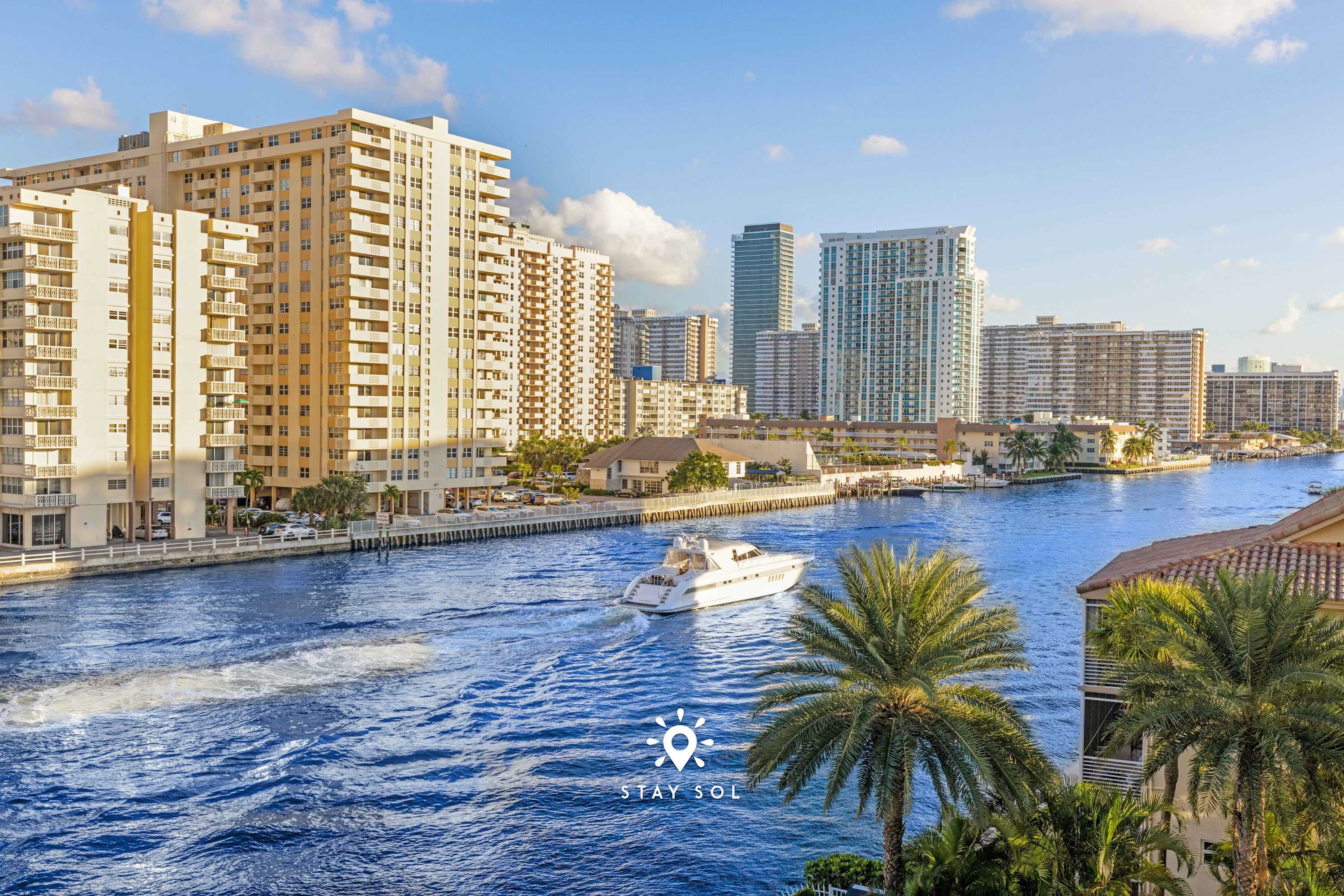Beautiful 3BR Apt w/ Private Balcony + Pool+ Gym