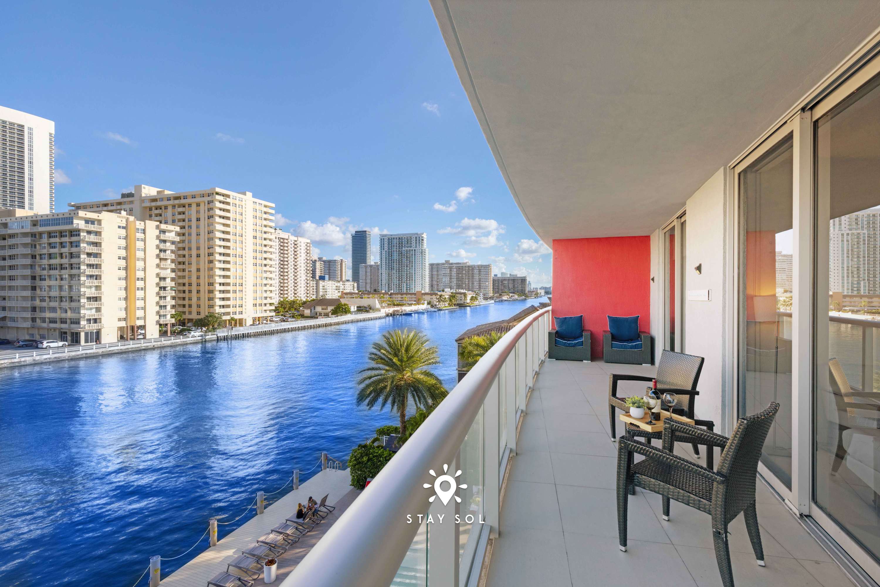 Cozy 3BR Beautiful Apt w/ Balcony