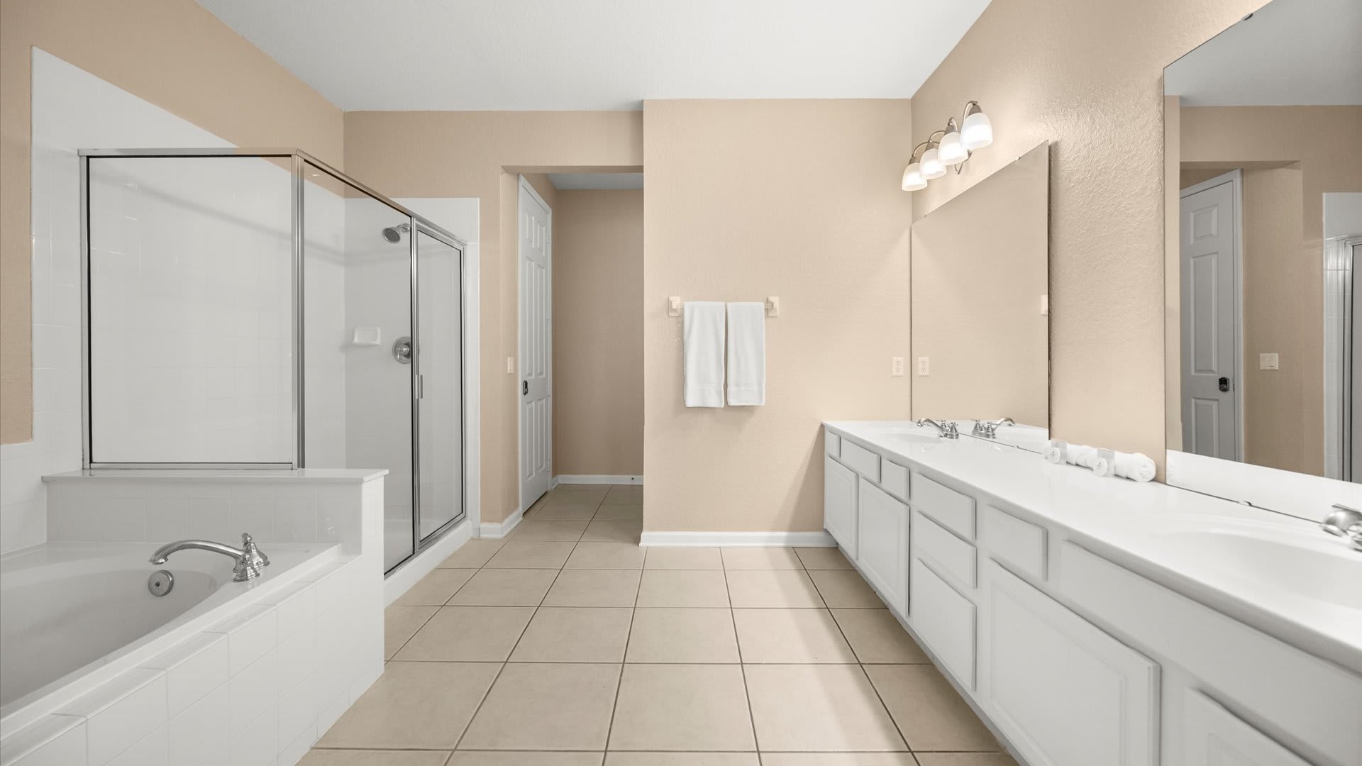 Spacious Bathroom Suite – Dual sinks, large counters, and a full shower/tub combo.