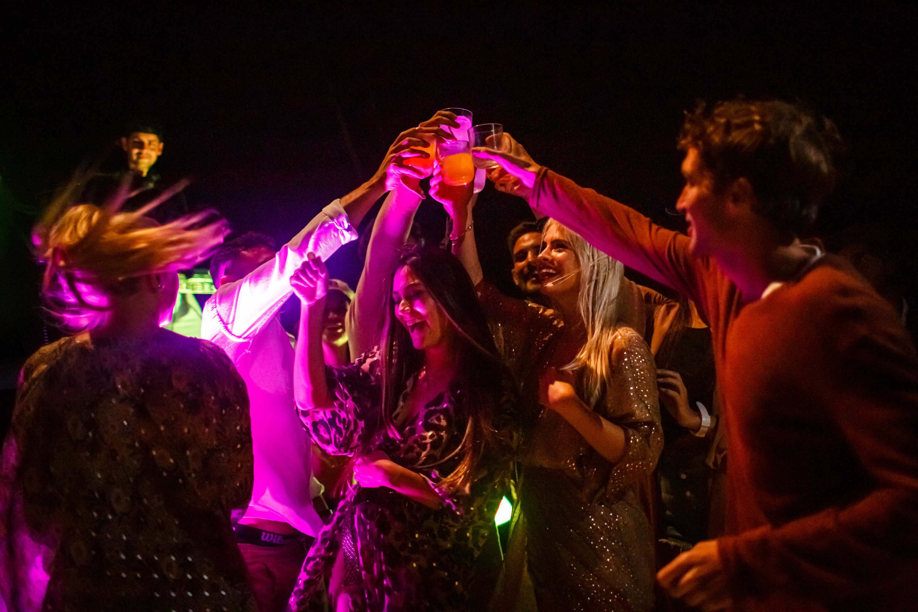 Imagine an unforgettable night: top-restaurant dinner + live music + the best company. ✨🍷🎶
Ask our guest experience team—we’ll make it magical.