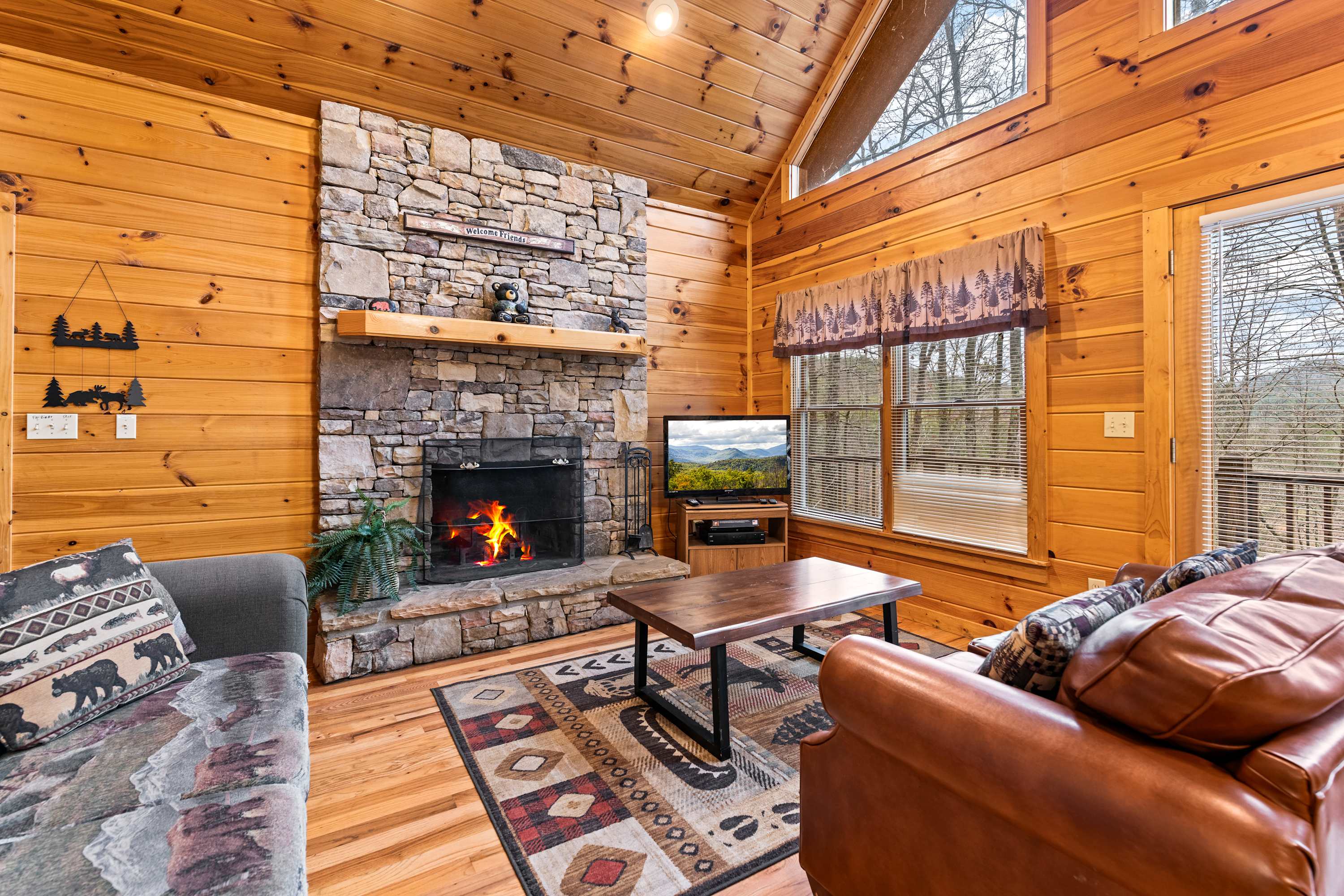 Cozy Cabin, Sleeps 8, Catch-Release Fishing Pond β Sevierville, TN β vacation rental