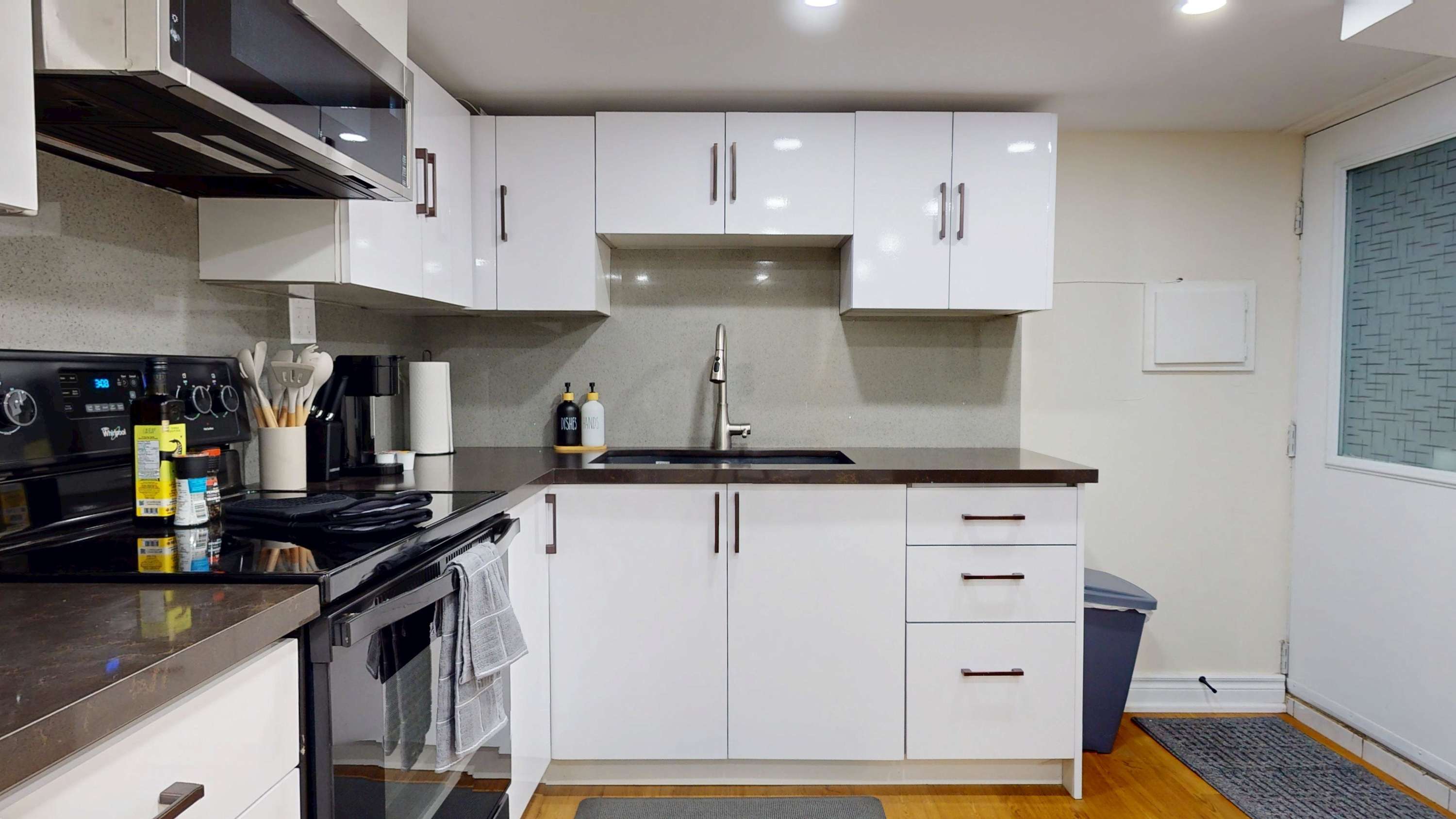 Fully Equipped Modern Kitchen
