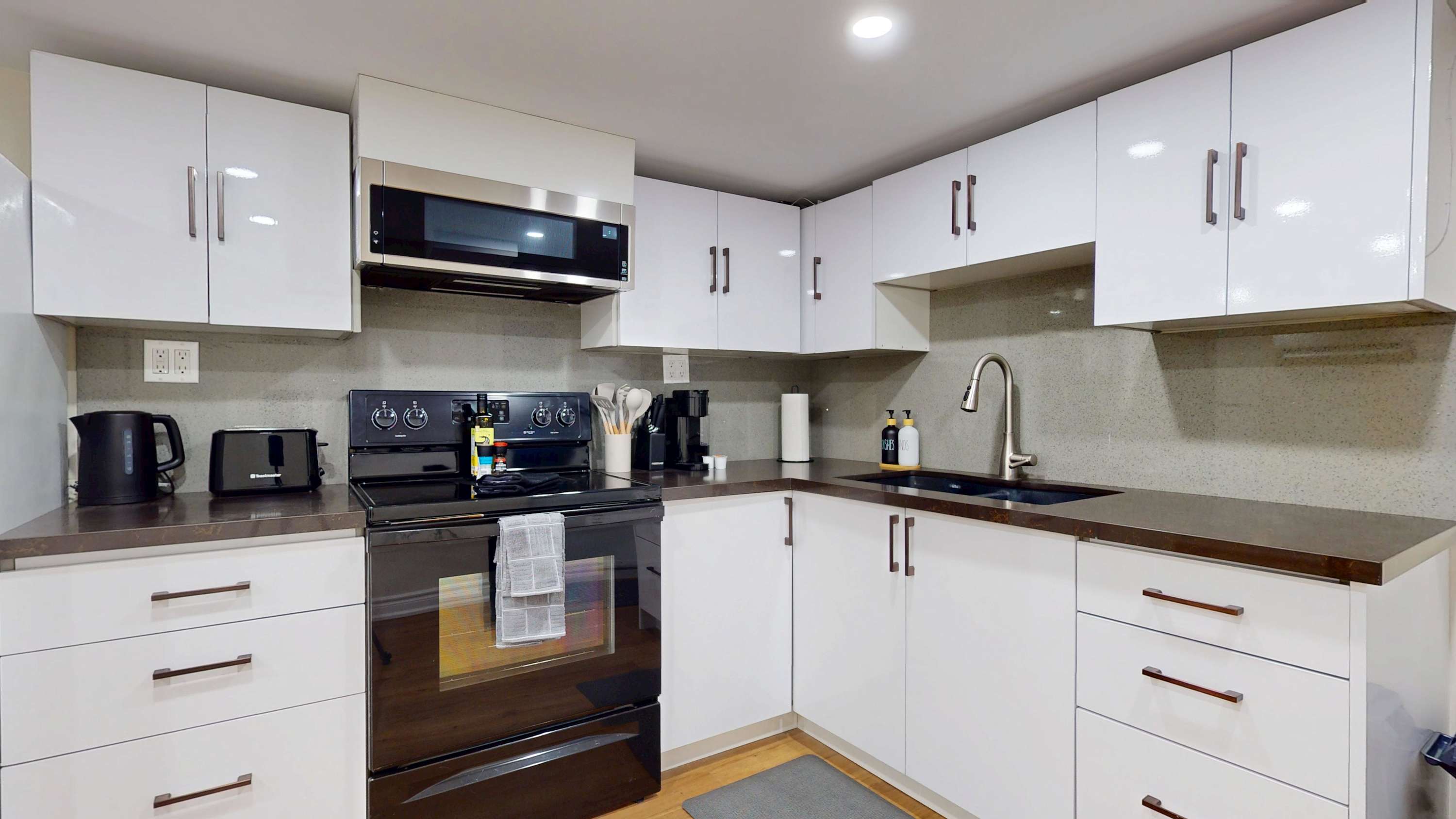 Fully Equipped Modern Kitchen
