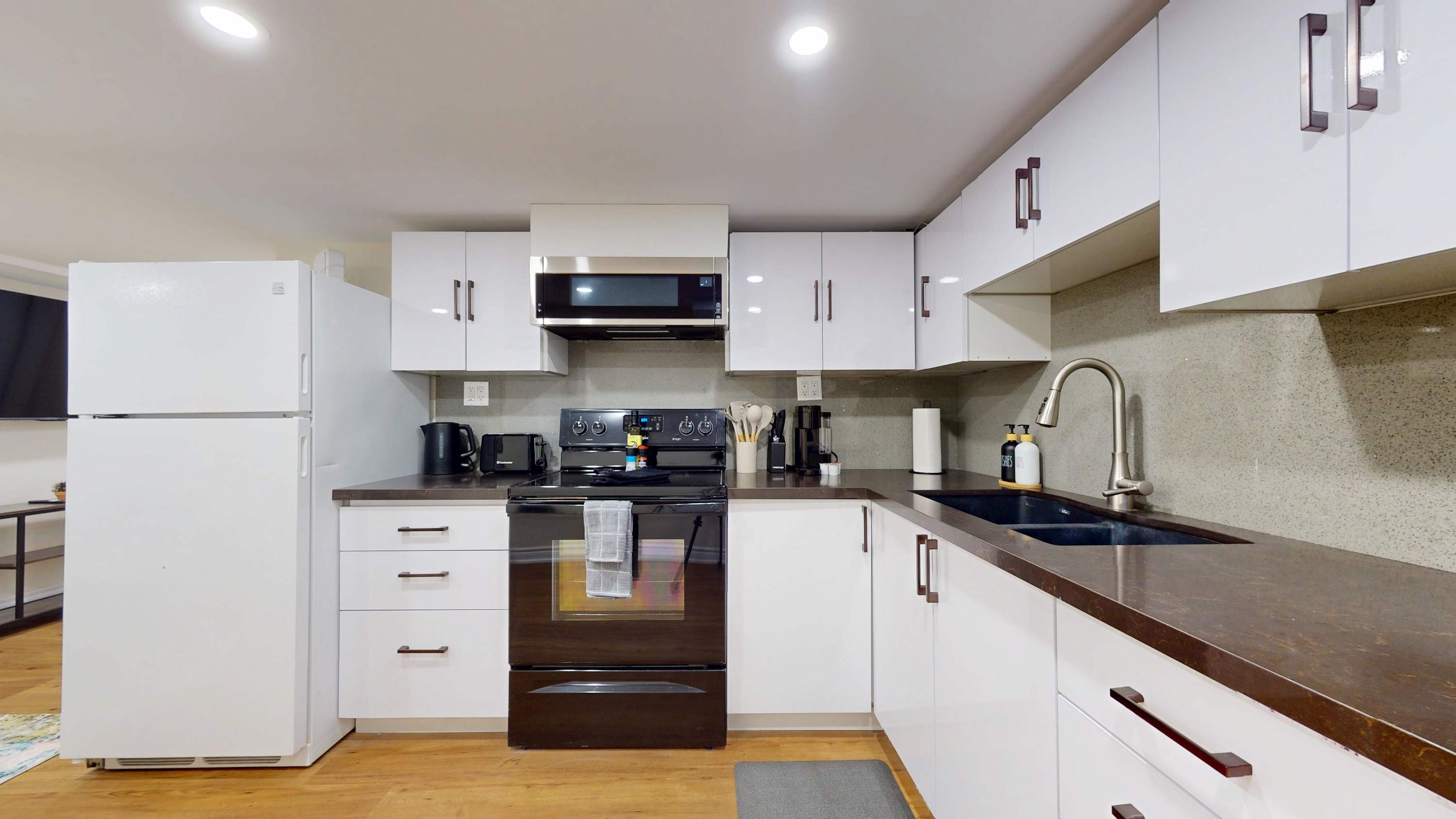 Fully Equipped Modern Kitchen
