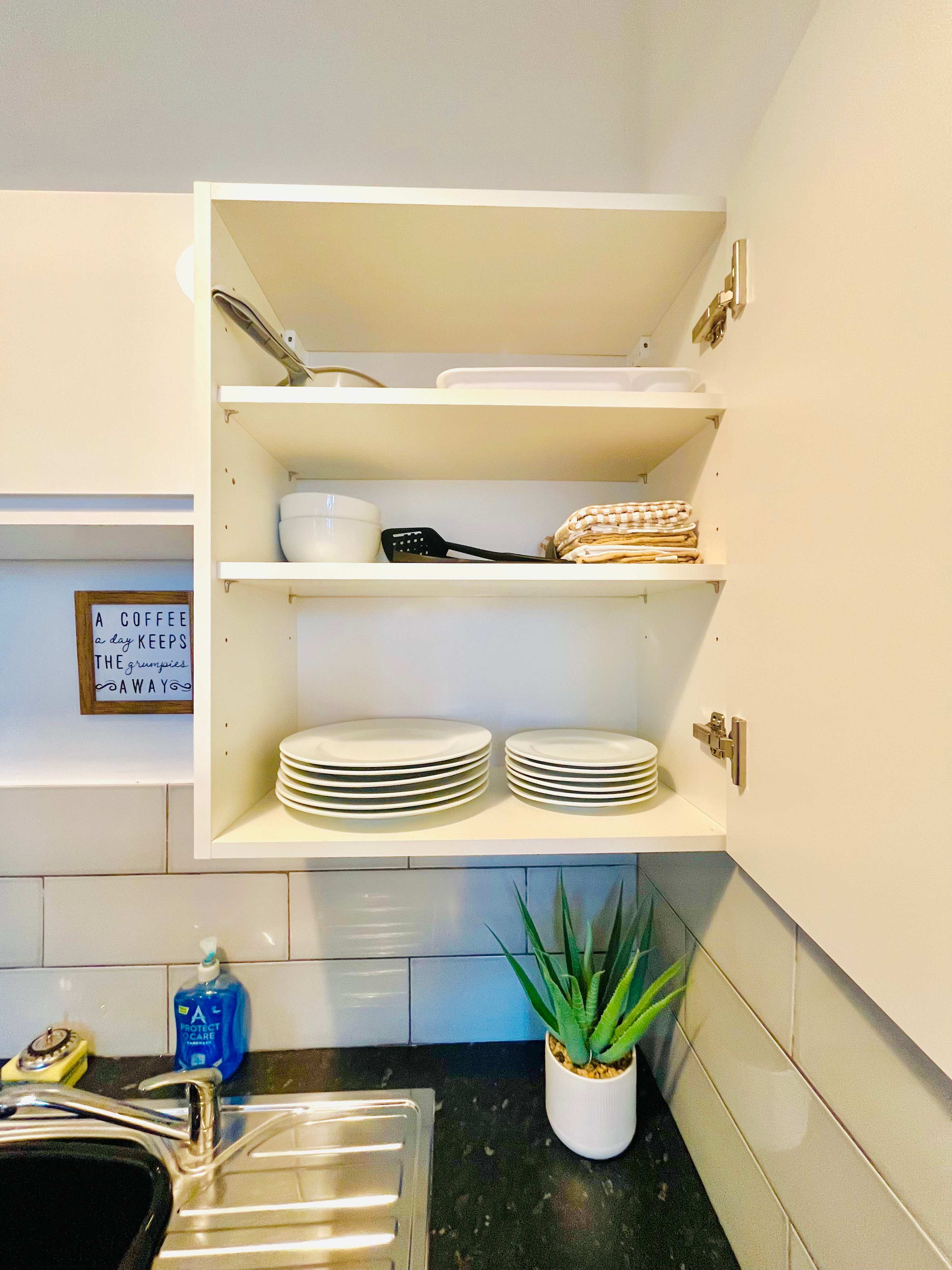 View Southsea Apartment: Close to Beach & Amenities in Palmerston Road 111 PO5 3PS Southsea Apartment: Close to Beach & Amenities in Palmerston Road 111 PO5 3PS - Property image 14 - VivreStays