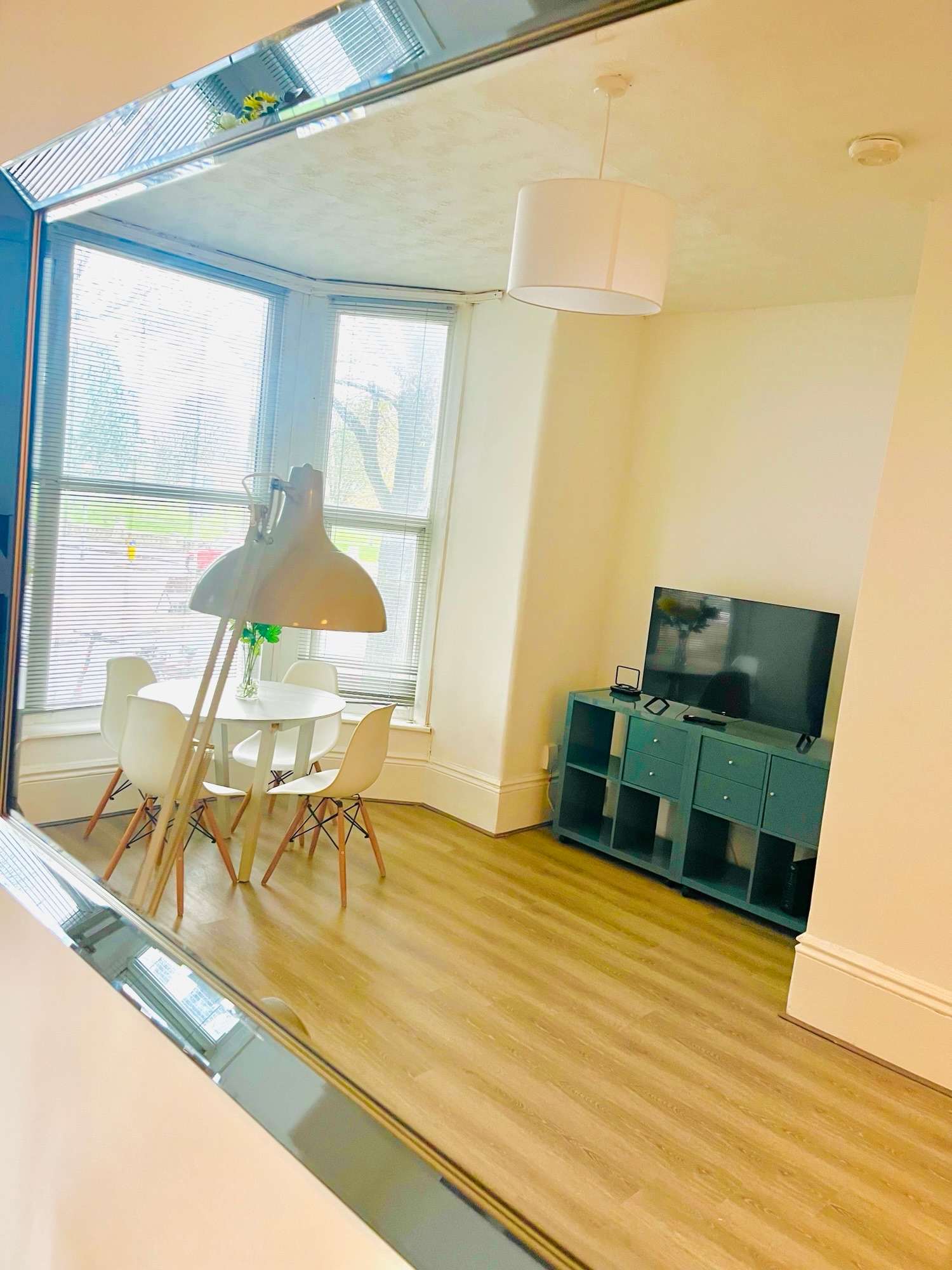 View Southsea Apartment: Close to Beach & Amenities in Palmerston Road 111 PO5 3PS Southsea Apartment: Close to Beach & Amenities in Palmerston Road 111 PO5 3PS - Property image 11 - VivreStays
