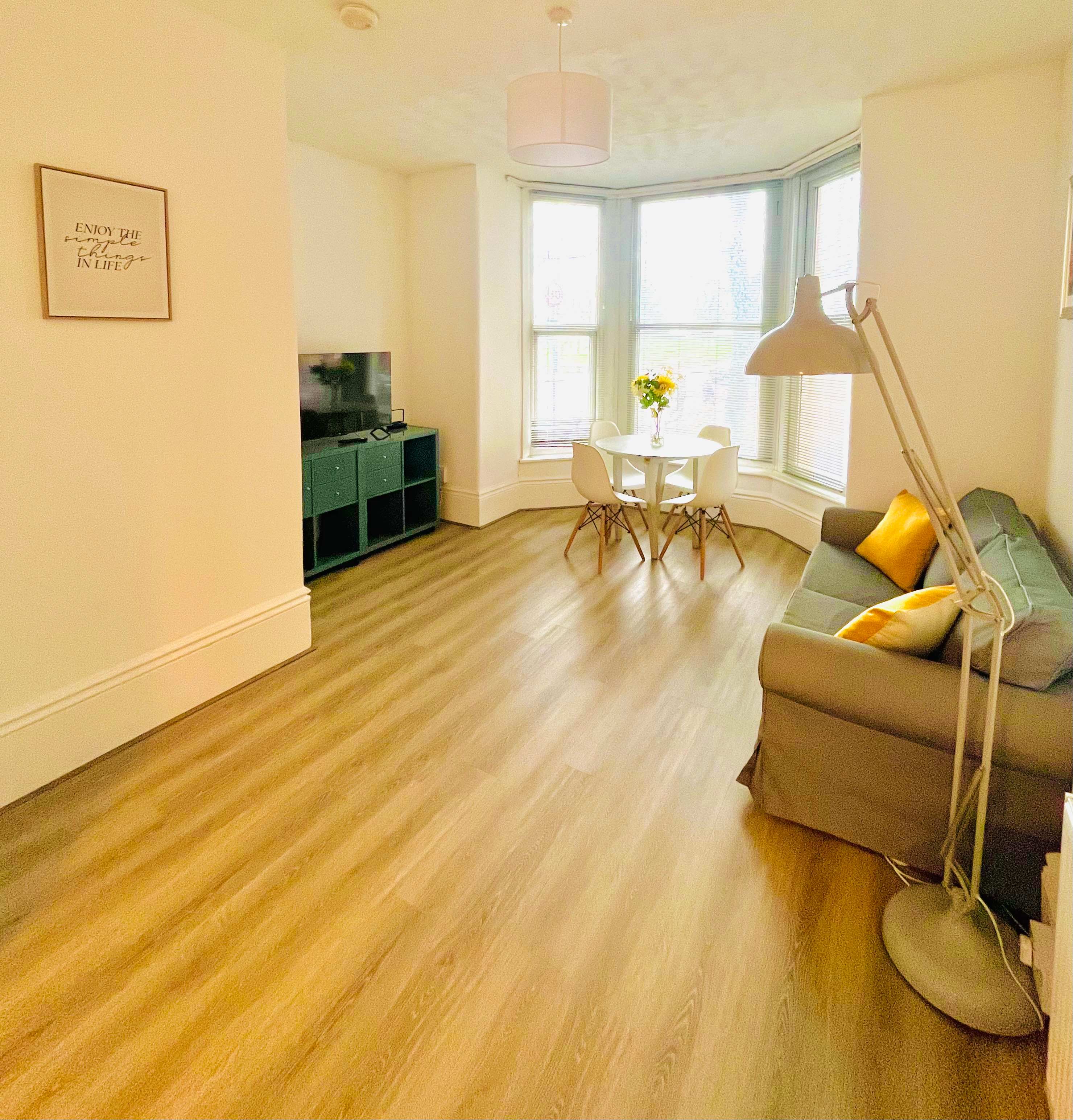 View Southsea Apartment: Close to Beach & Amenities in Palmerston Road 111 PO5 3PS Southsea Apartment: Close to Beach & Amenities in Palmerston Road 111 PO5 3PS - Property image 28 - VivreStays