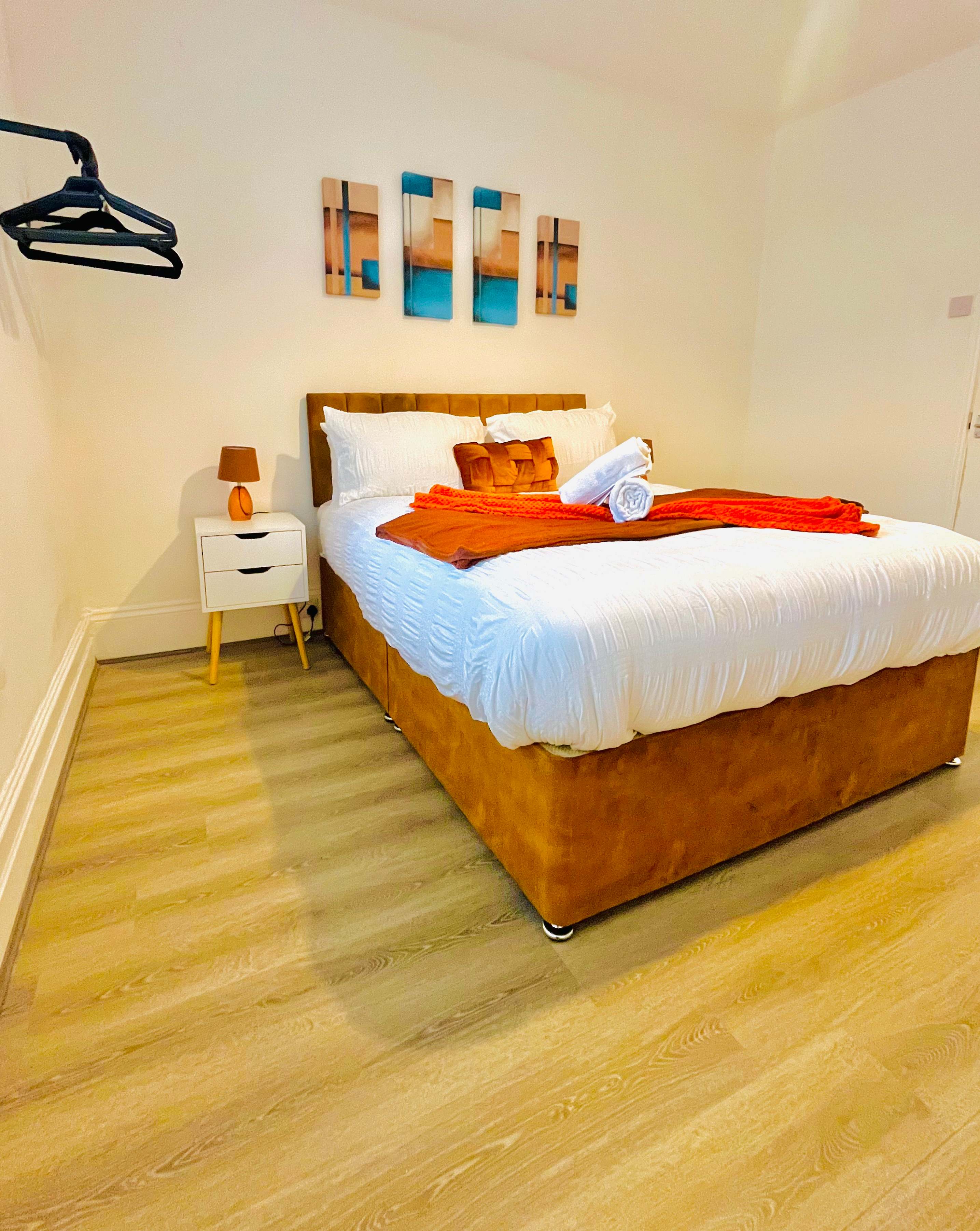 View Southsea Apartment: Close to Beach & Amenities in Palmerston Road 111 PO5 3PS Southsea Apartment: Close to Beach & Amenities in Palmerston Road 111 PO5 3PS - Property image 17 - VivreStays