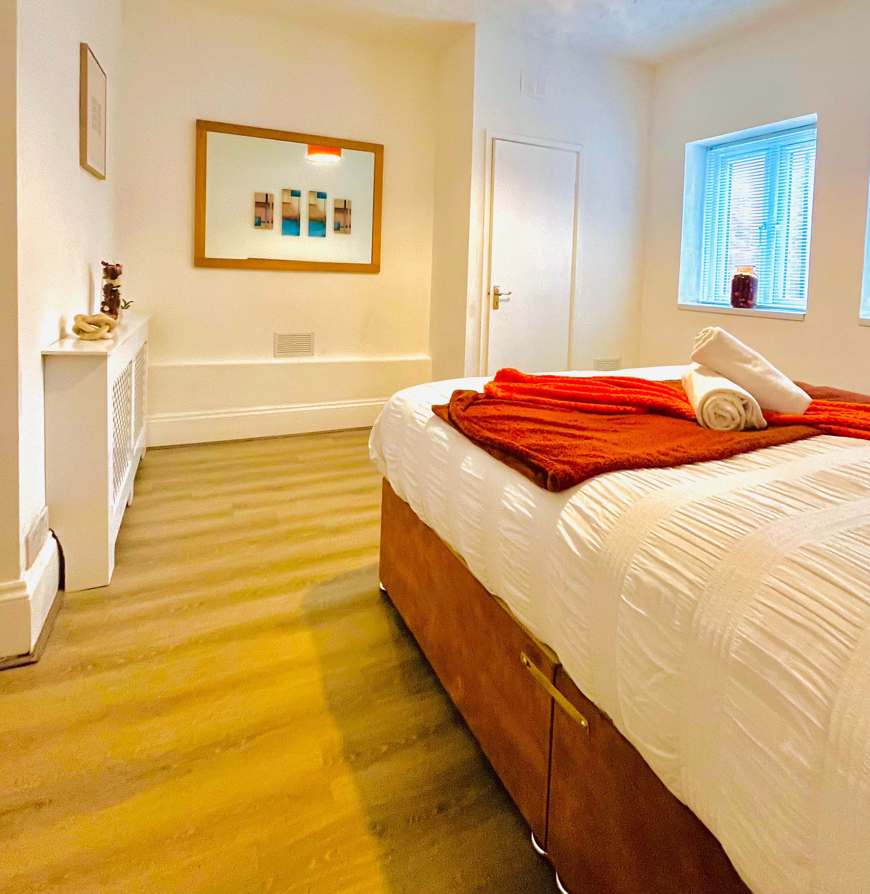 View Southsea Apartment: Close to Beach & Amenities in Palmerston Road 111 PO5 3PS Southsea Apartment: Close to Beach & Amenities in Palmerston Road 111 PO5 3PS - Property image 34 - VivreStays