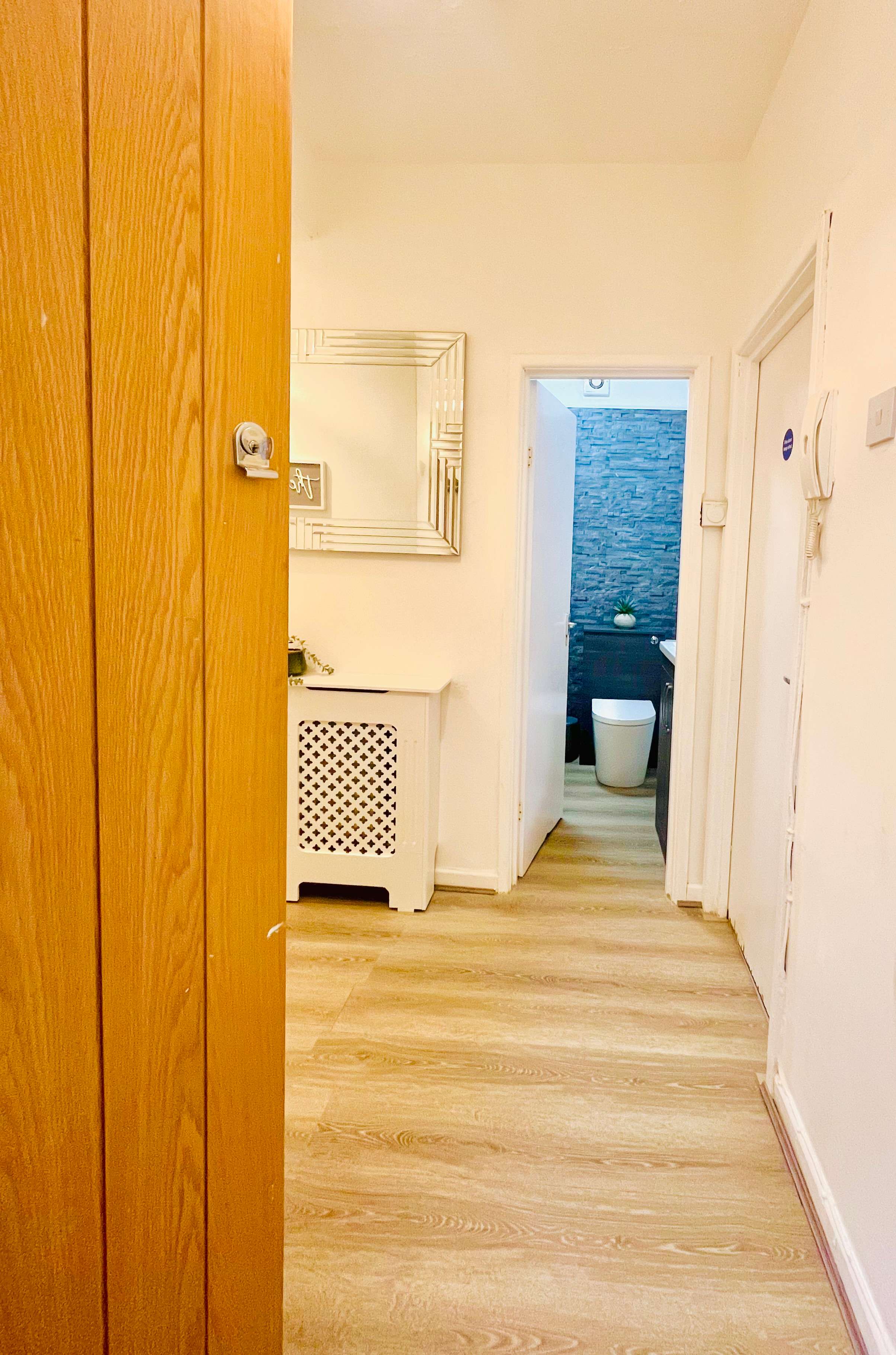 View Southsea Apartment: Close to Beach & Amenities in Palmerston Road 111 PO5 3PS Southsea Apartment: Close to Beach & Amenities in Palmerston Road 111 PO5 3PS - Property image 2 - VivreStays