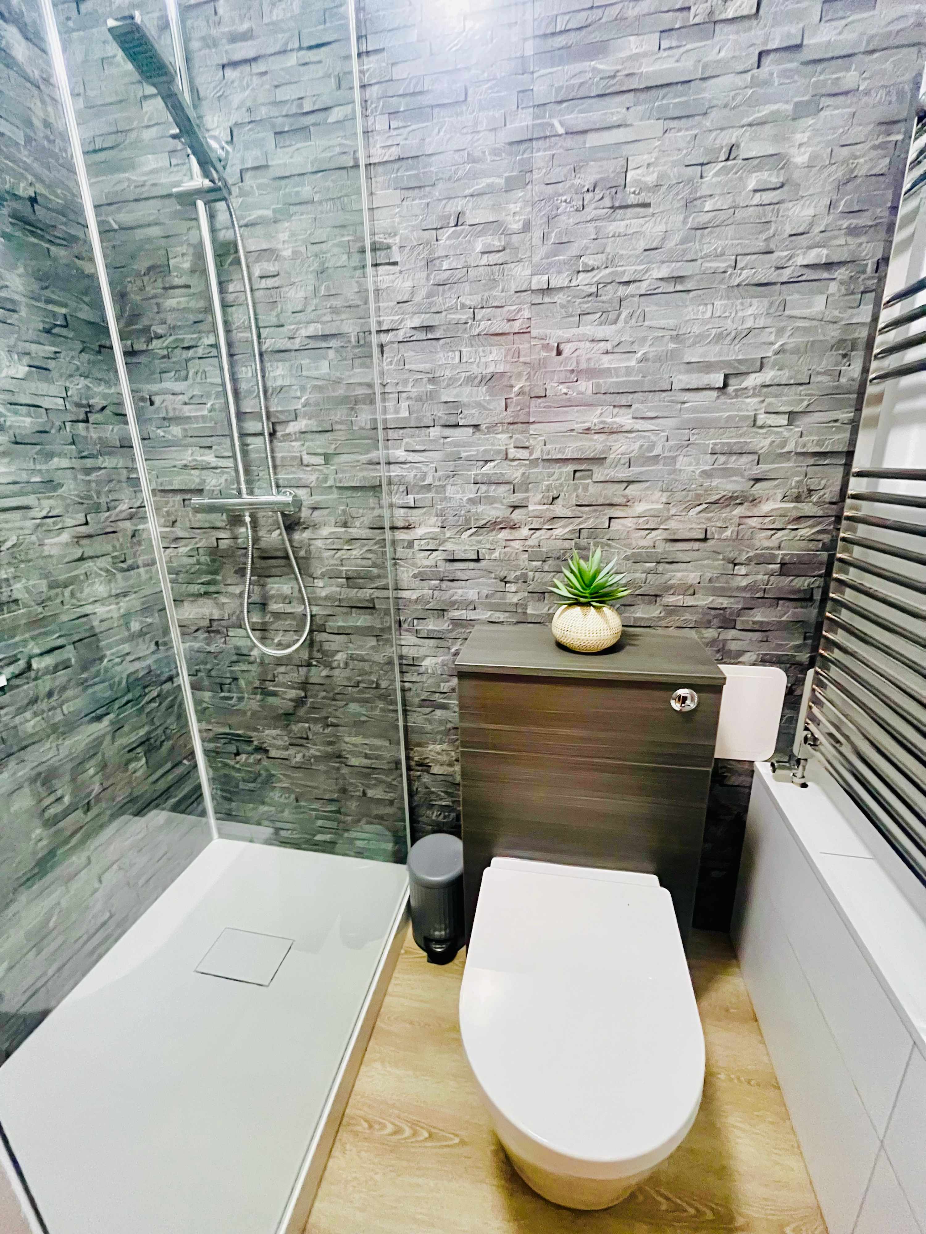 View Southsea Apartment: Close to Beach & Amenities in Palmerston Road 111 PO5 3PS Southsea Apartment: Close to Beach & Amenities in Palmerston Road 111 PO5 3PS - Property image 7 - VivreStays