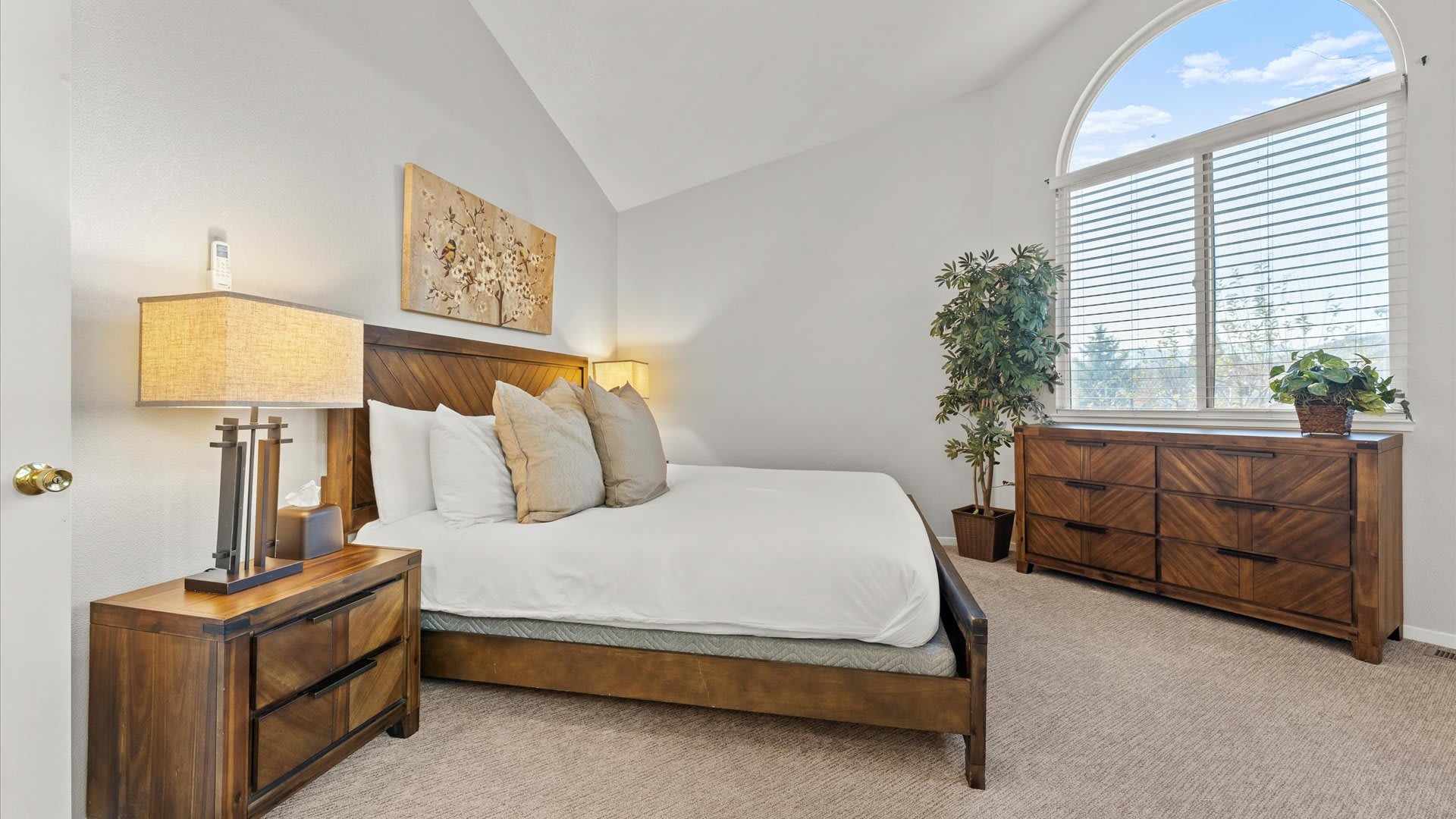 Family 3BR Reno | Baby Gear, Games + Mtn Views