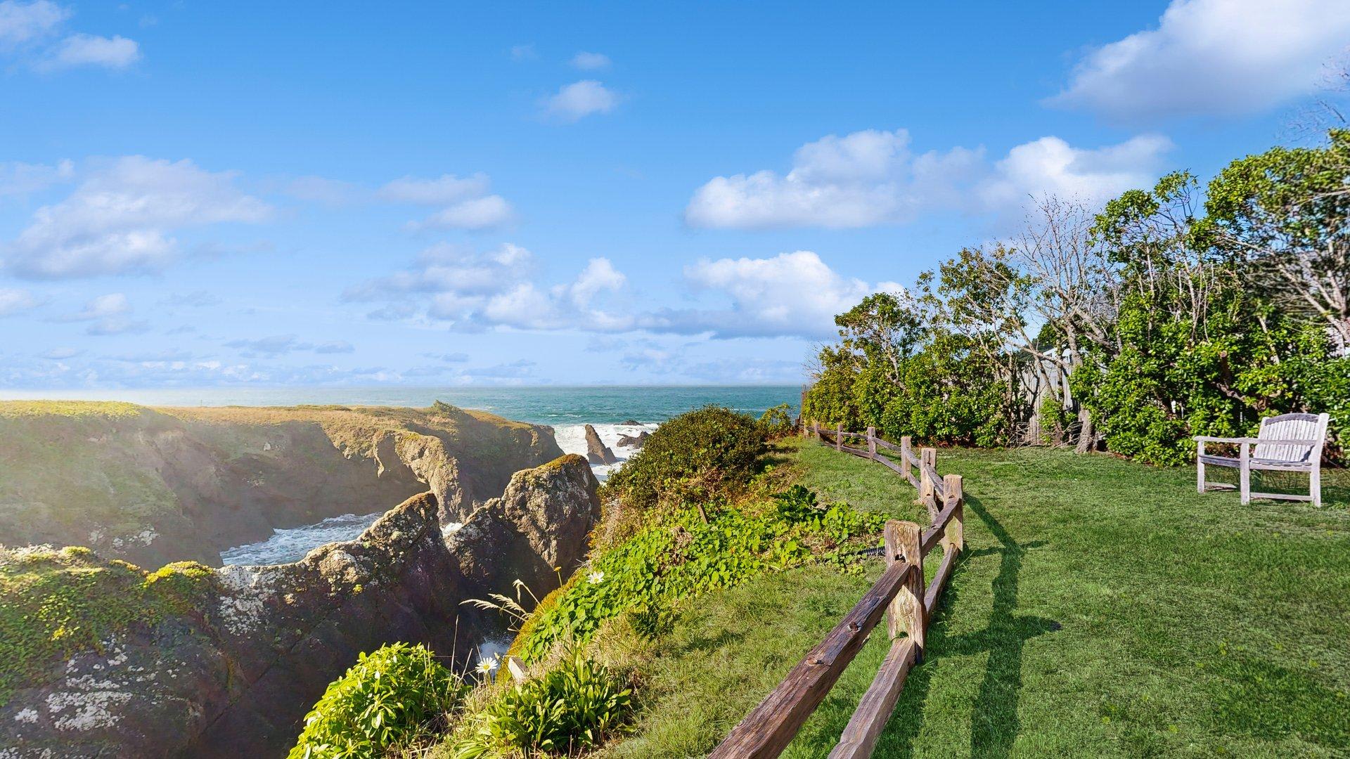 Oceanfront cottage with beach views & deck — Mendocino, CA — vacation rental