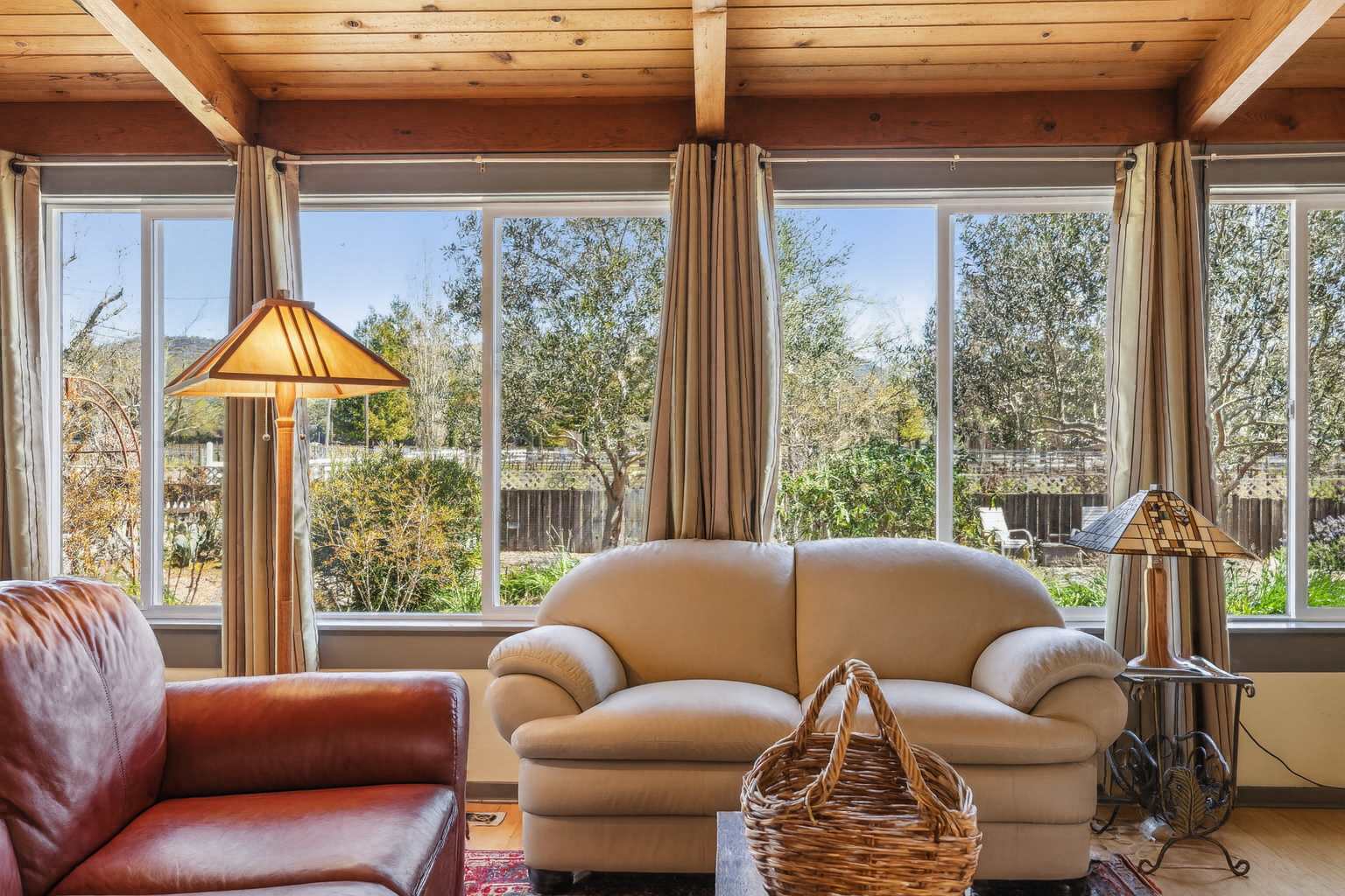 Authentic Sonoma Experience - Home & Lush Gardens 4