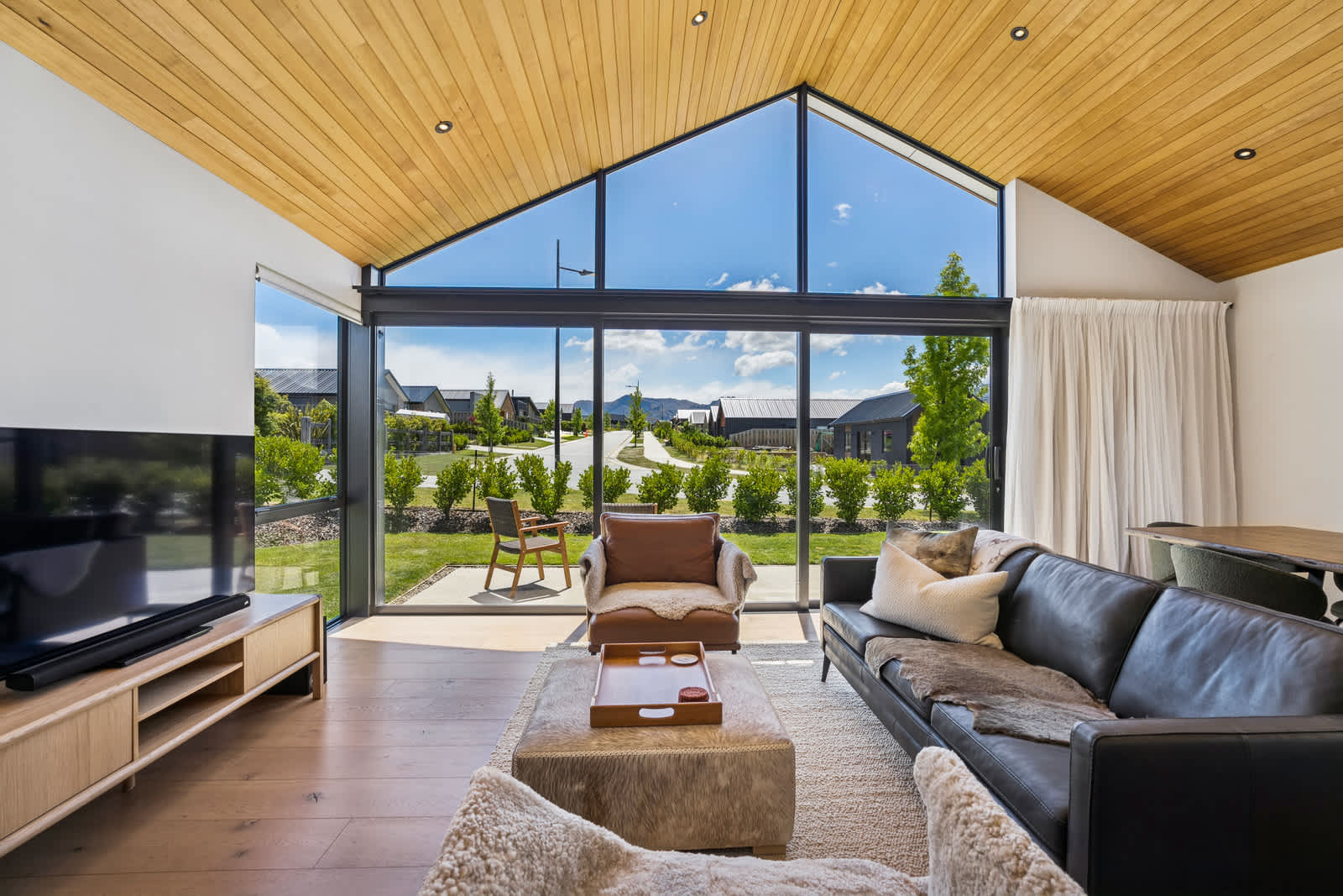 Mountain Views on Northlake
