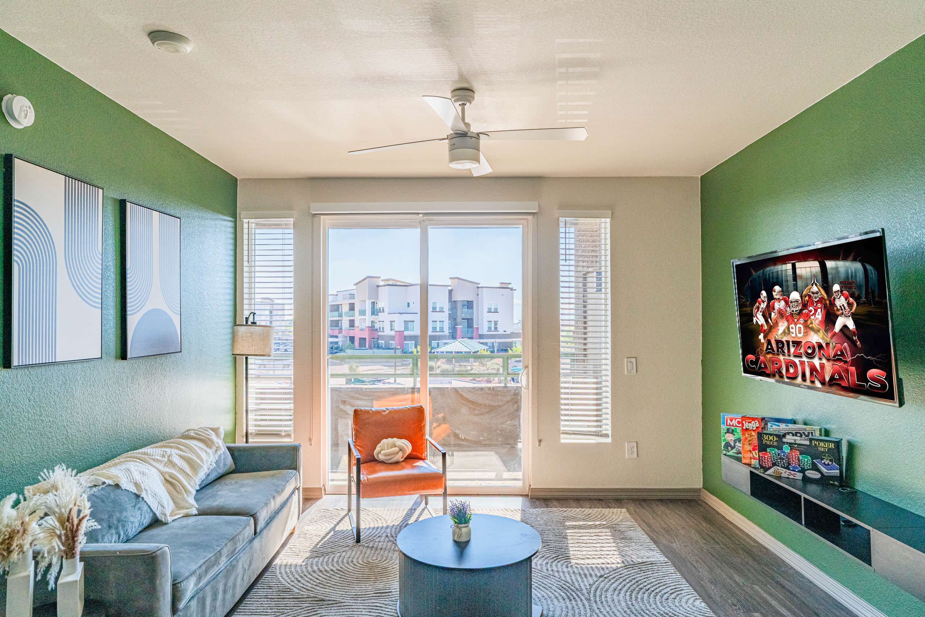 Stadium-side Escape W/pool, Gym, Balcony, Parking - Glendale, AZ