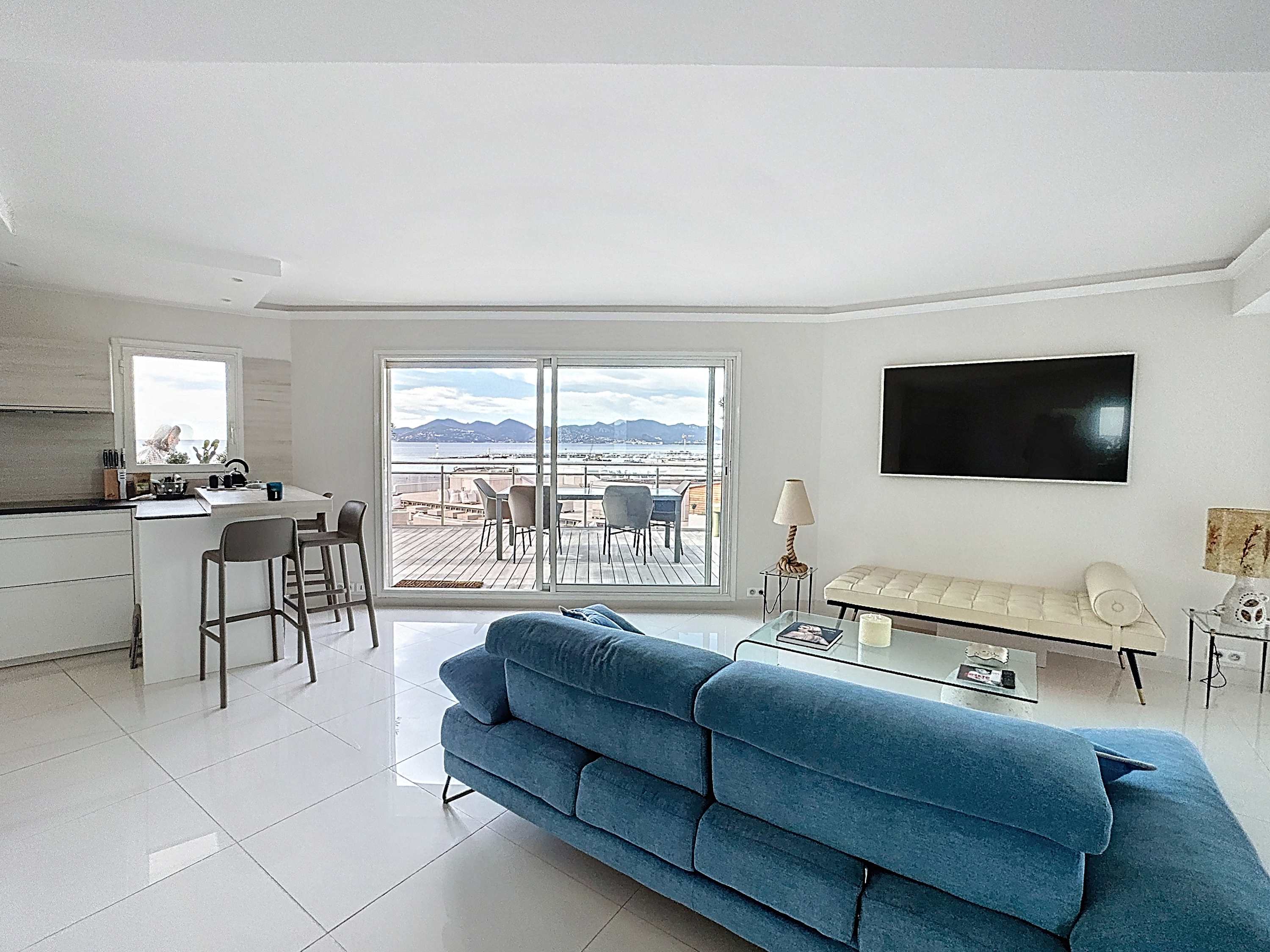 Palais Lumière: Exclusive panoramic sea views
