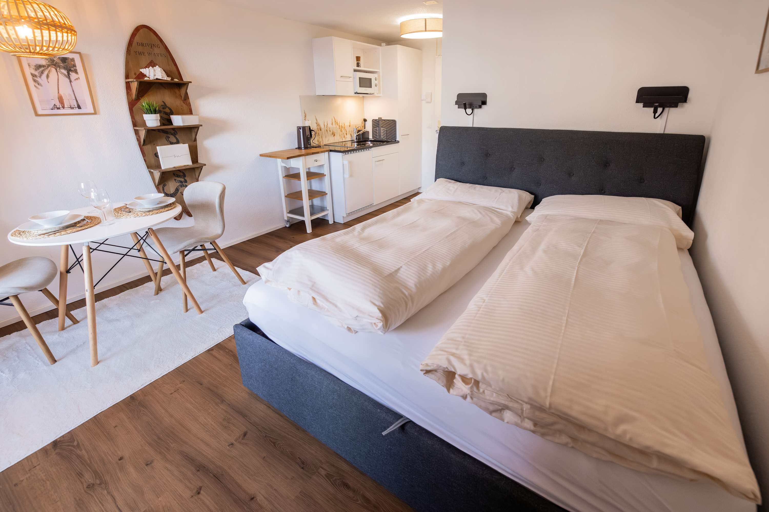 Surfers Studio | Lake View & Pool