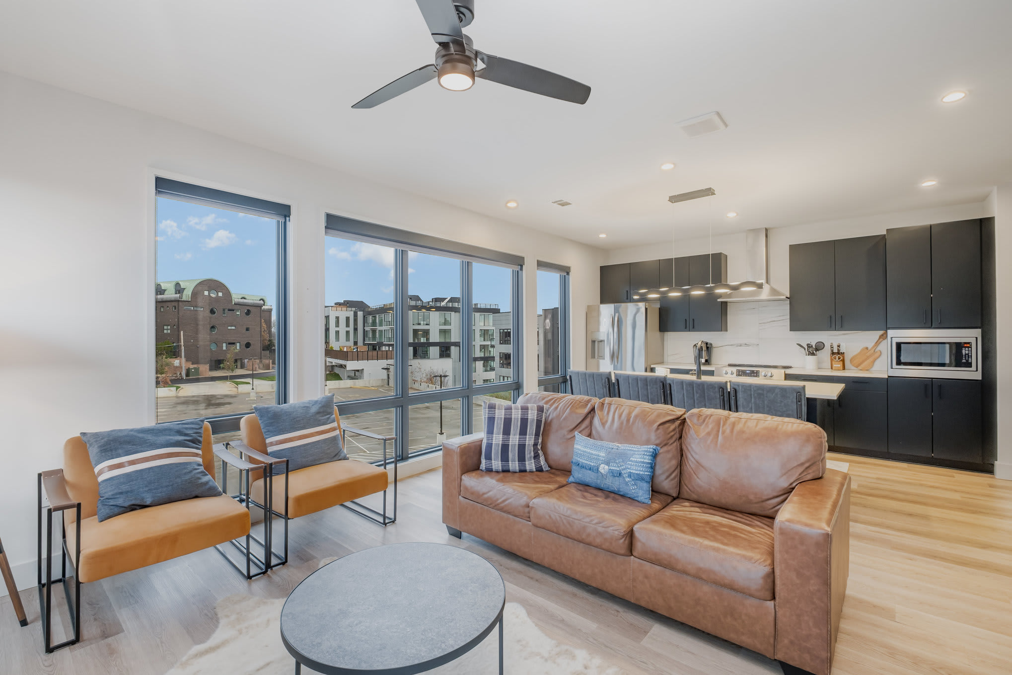 Modern West End Condo for 6, Shared Pool & Gym!