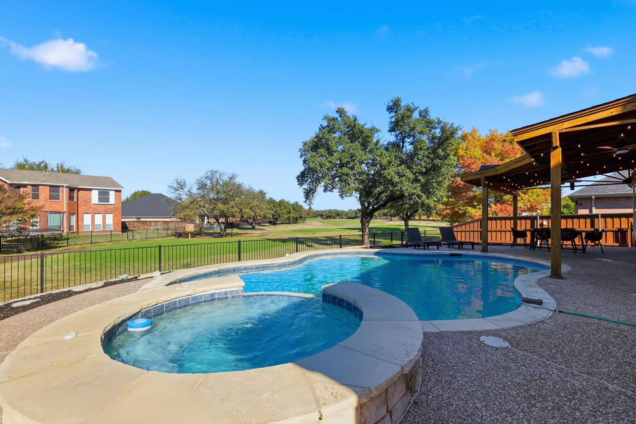 6BD Luxury Retreat w Backyard & Access Golf Course — Frisco, TX — vacation rental